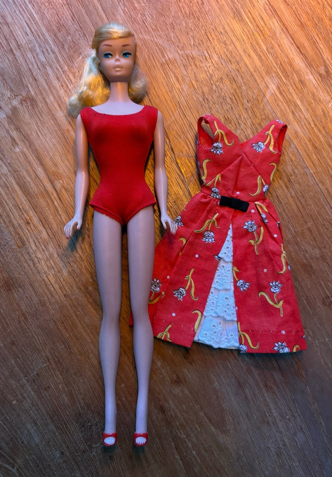 Vintage Barbie pop met jurk Mattel Swirl Ponytail Sixties, Verzamelen, Ophalen of Verzenden, Gebruikt, Pop