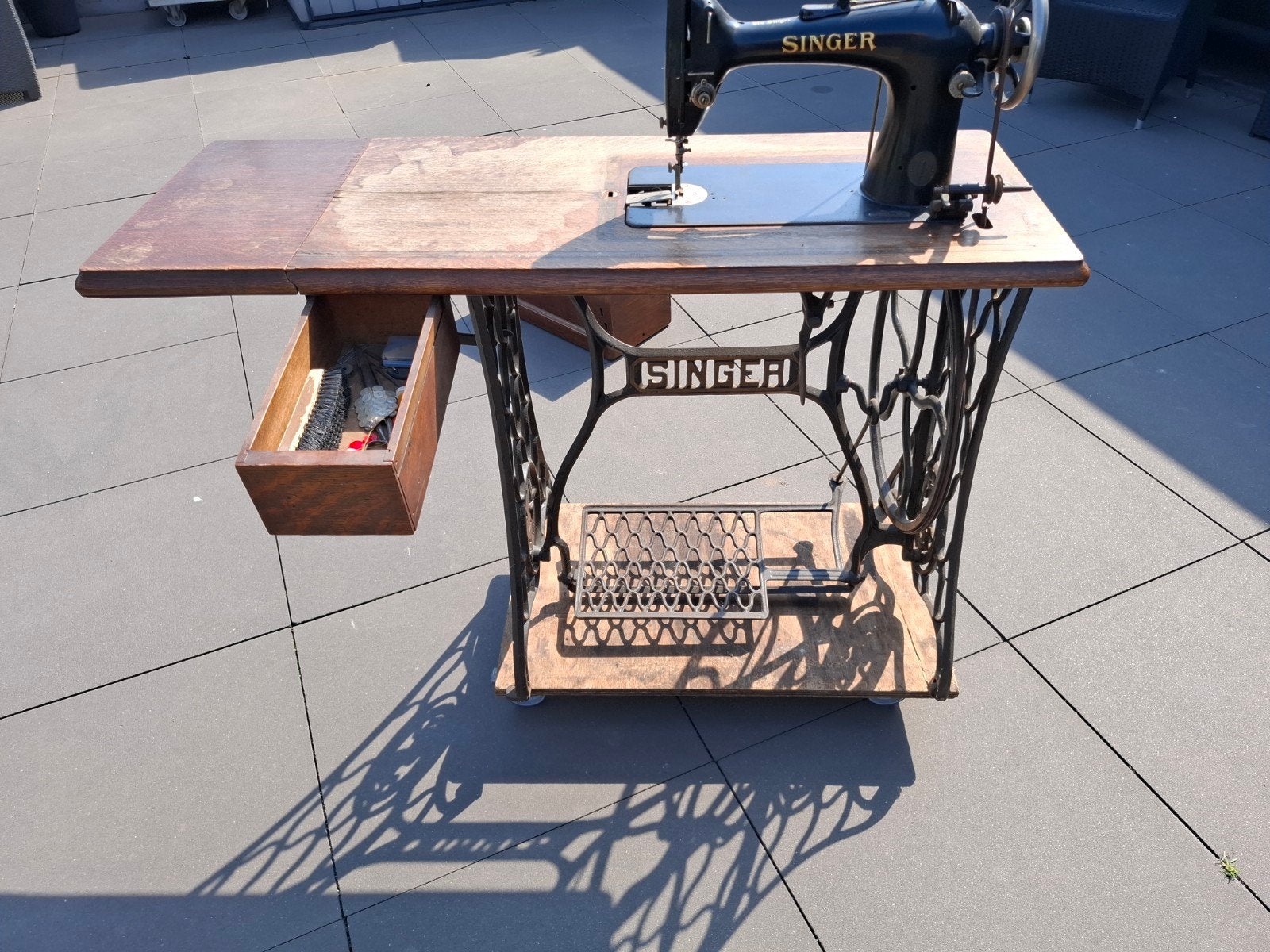 ANTIEK/VINTAGE SINGER NAAIMACHINE MET GIETIJZER ONDERSTEL, Ophalen