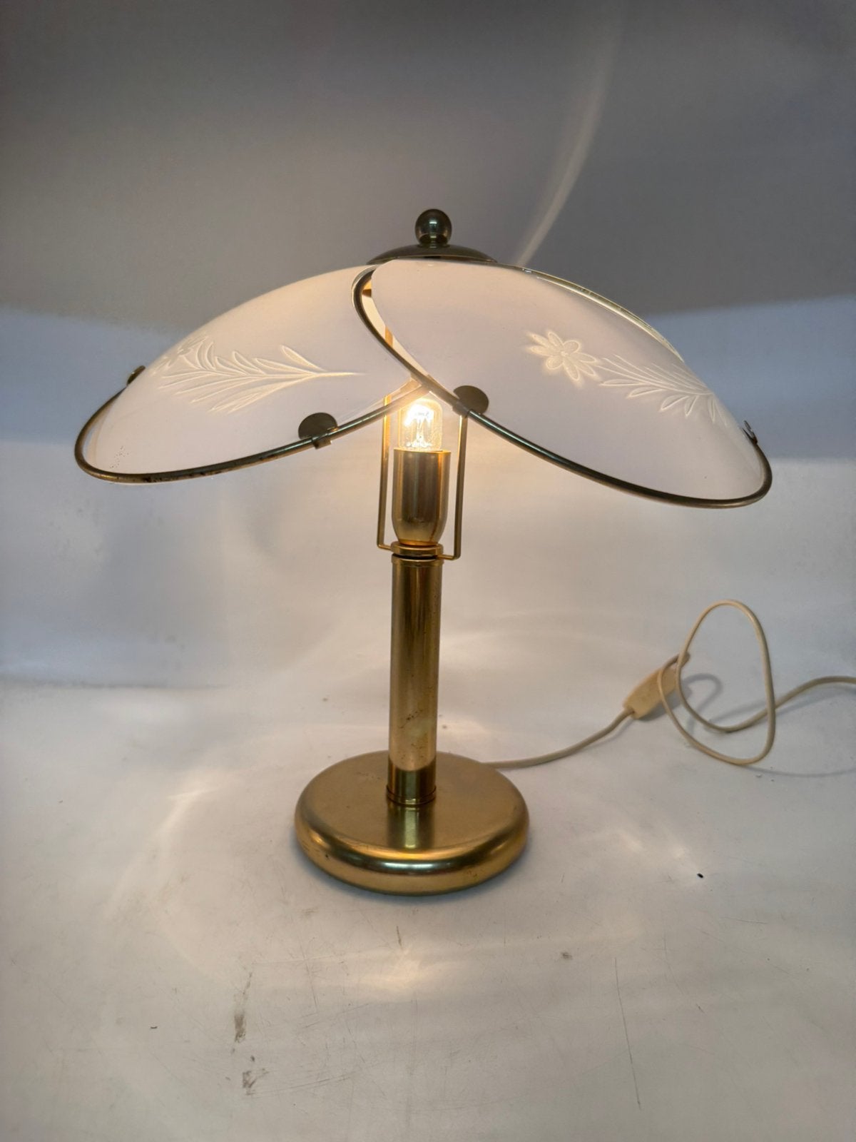 Hollywood Regency Messing "Mushroom" Tafellamp - Geëtst Glas, Ophalen of Verzenden, Huis en Inrichting