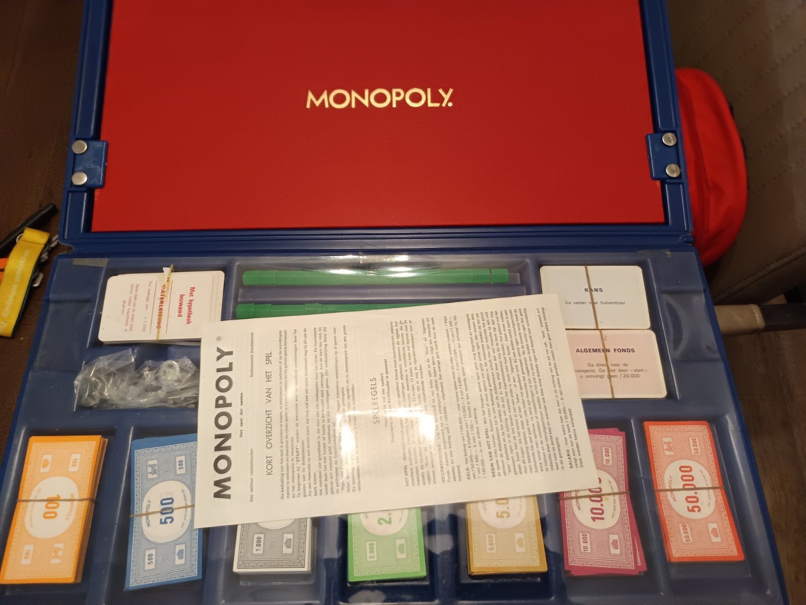 Antieke Monopoly Deluxe in kunststof koffer, Vijf spelers of meer, Ophalen of Verzenden, Gebruikt, Parker Brothers