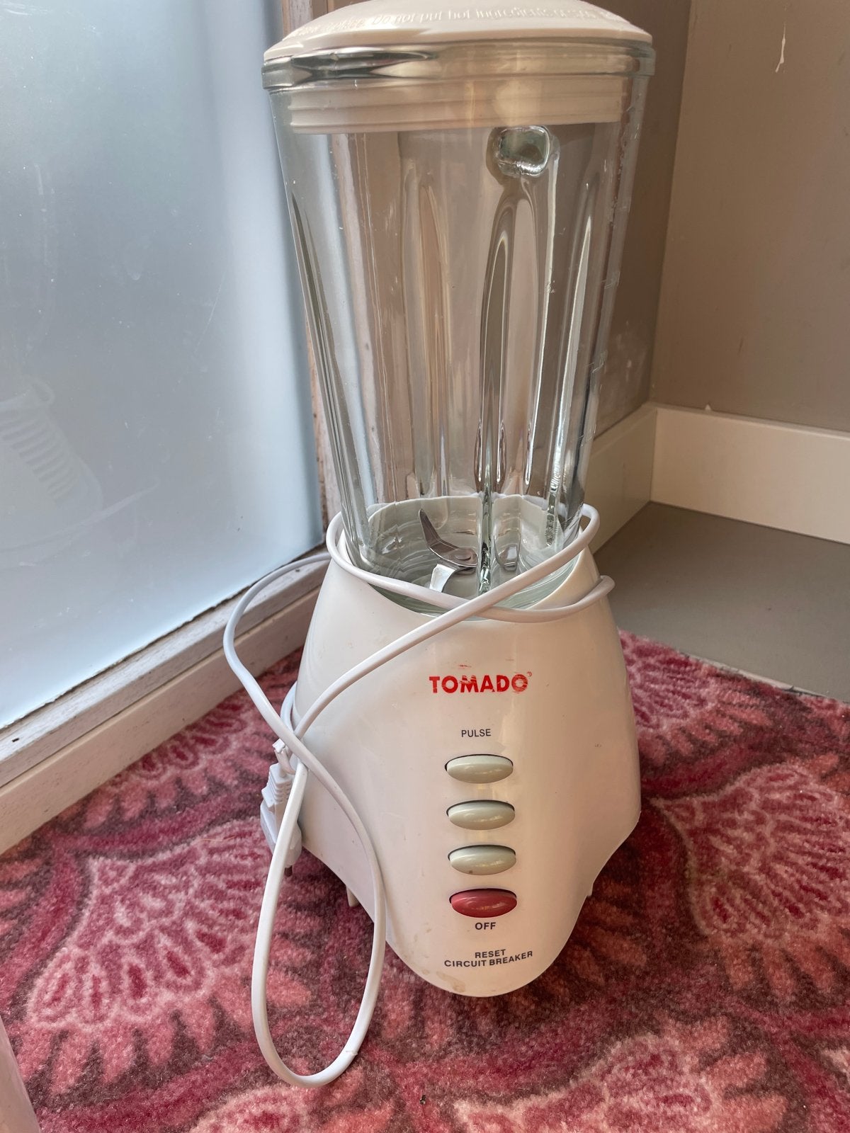 Tomado Blender Wit met Glazen Kan 1,5 Liter, Ophalen of Verzenden, Gebruikt, Blender