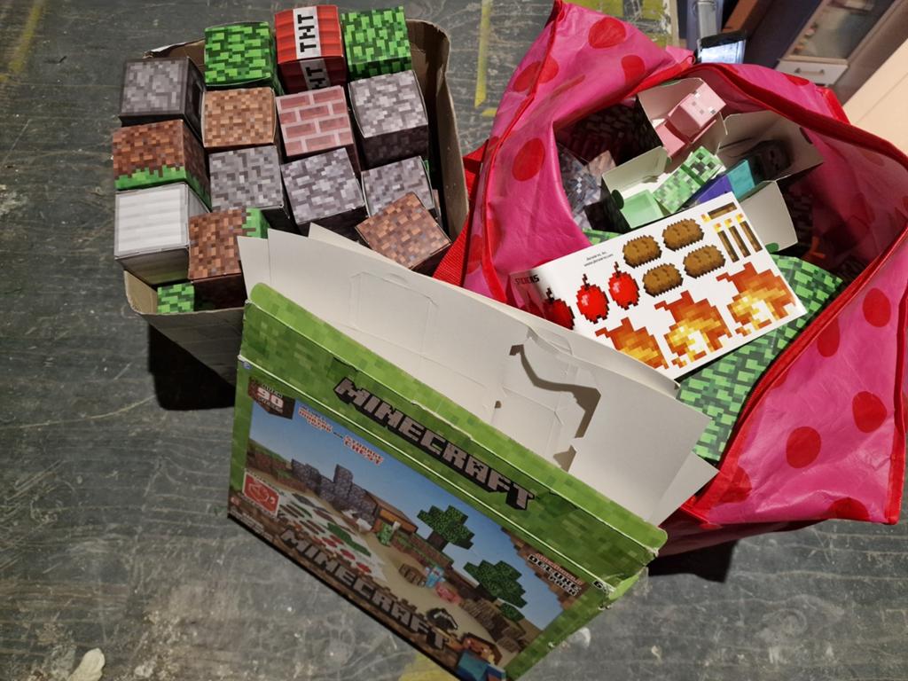Minecraft set kartonnen blokken/traktatie doosjes, Ophalen, Zo goed als nieuw, Overige merken