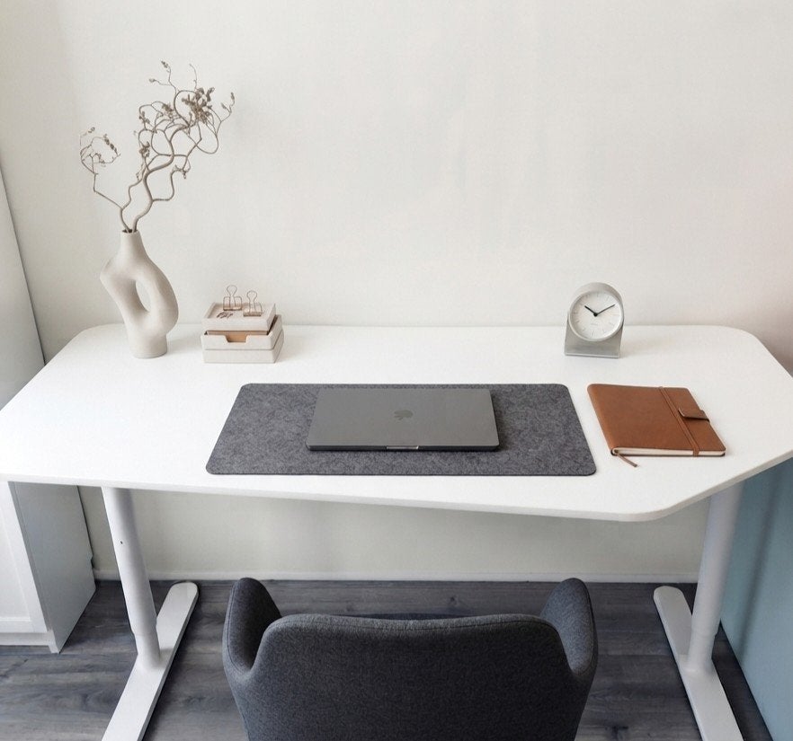Wit bureau / tafel met stevig onderstel en afgeronde hoeken, Ophalen, Gebruikt