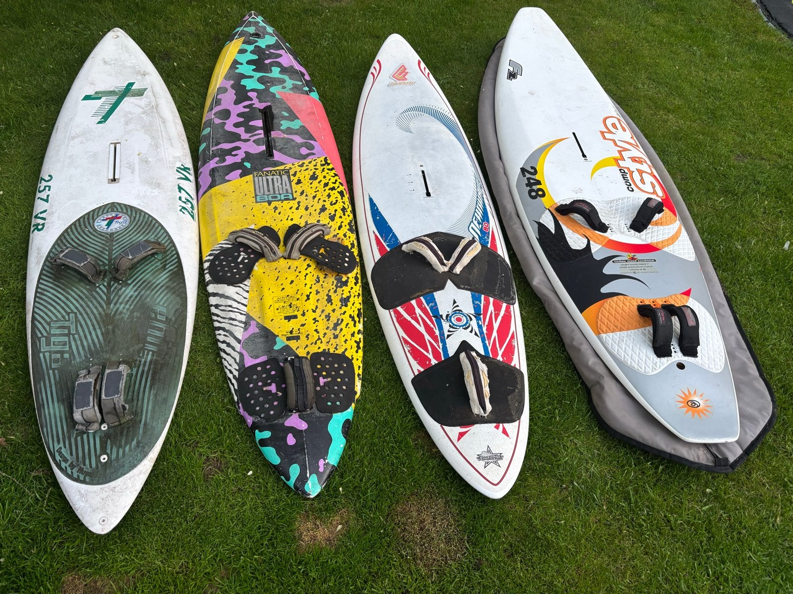 4 surfplanken: Tiga, Fanatic, F2 - Ook voor decoratie/hobby, Watersport en Boten, Ophalen, 250 tot 300 cm, Fanatic, Plank