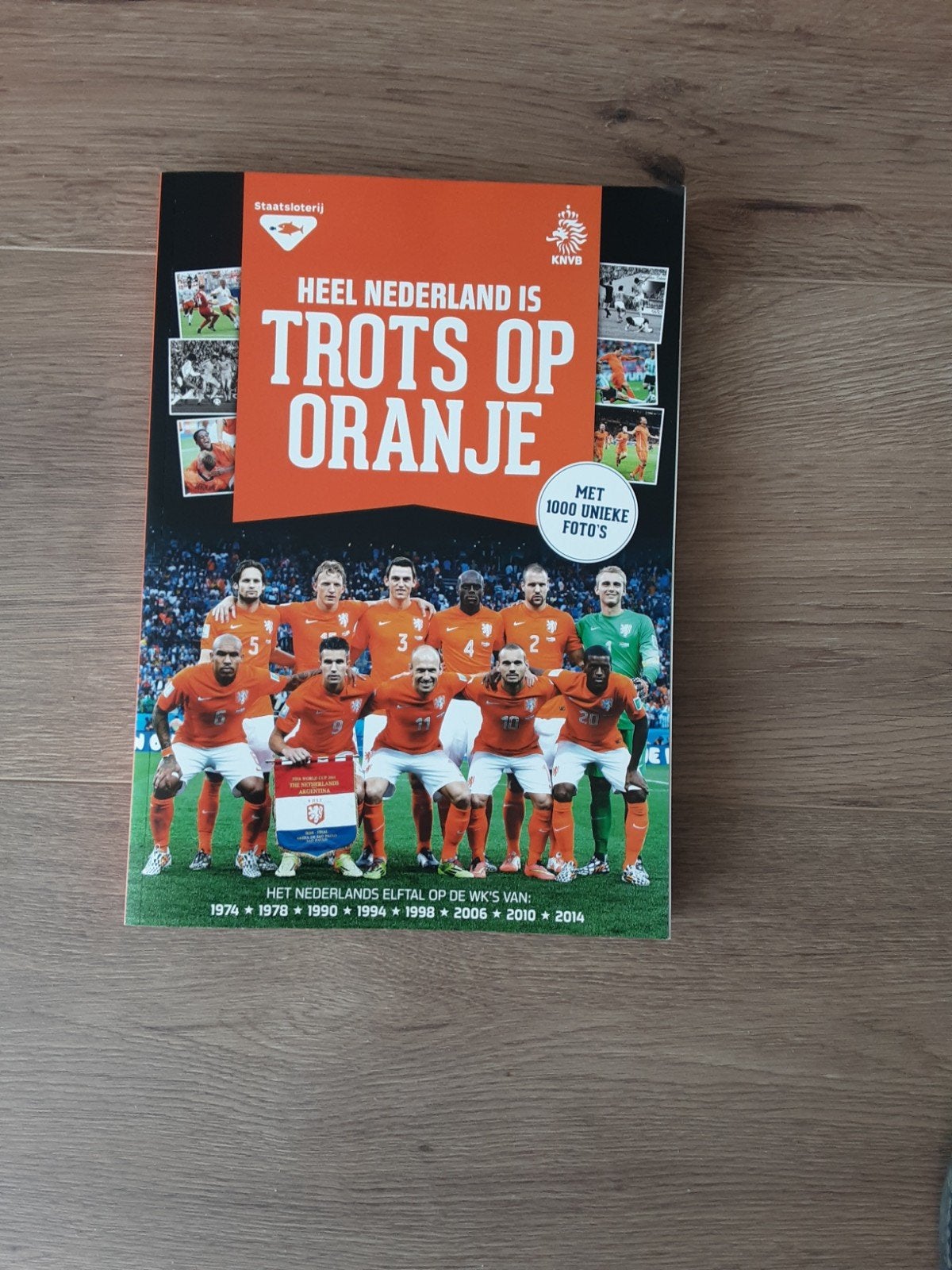 HEEL NEDERLAND IS TROTS OP ORANJE, Ophalen of Verzenden, Zo goed als nieuw, Overige binnenlandse clubs