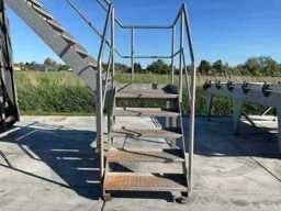 Rvs trap  met bordes en leuningen, Ophalen, Gebruikt, Trap, 2 tot 4 meter