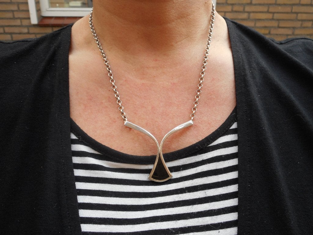 Zilveren jasseron met vaste grote modernist hanger nr.012