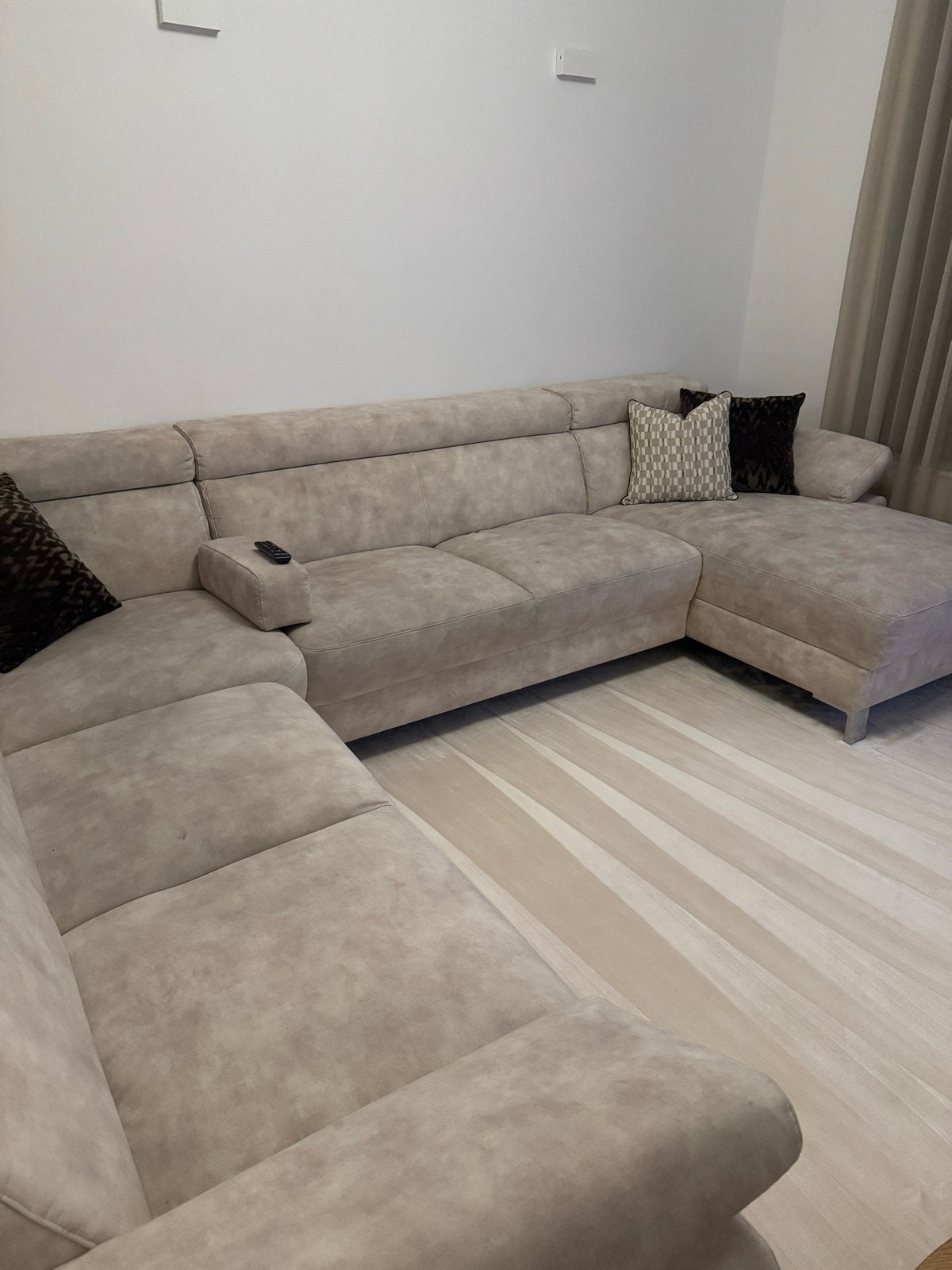 Beige hoekbank Pronto Wonen met lounge en verstelbare delen, Hoekbank, 300 cm of meer, Ophalen of Verzenden, Zo goed als nieuw