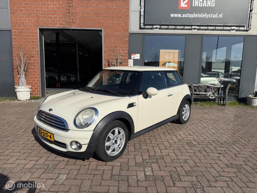 Mini Mini 1.4 One Anniversary, Voorwielaandrijving, 4 cilinders, 4 stoelen, Wit