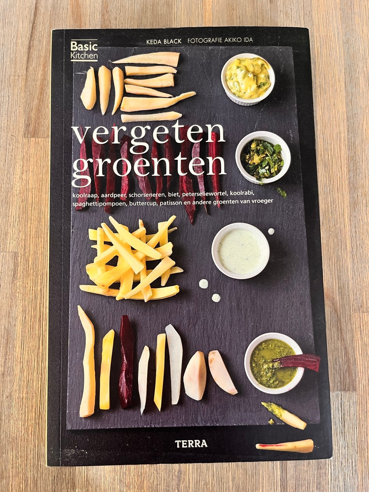 Vergeten Groenten Kookboek - Basic Kitchen, Boeken, Hoofdgerechten, Ophalen of Verzenden, Zo goed als nieuw, Gezond koken