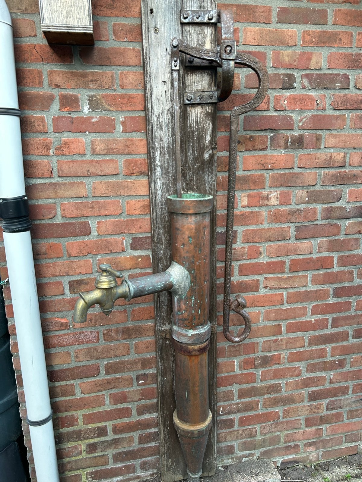 Antieke koperen waterpomp met kraan, Antiek en Kunst, Ophalen of Verzenden
