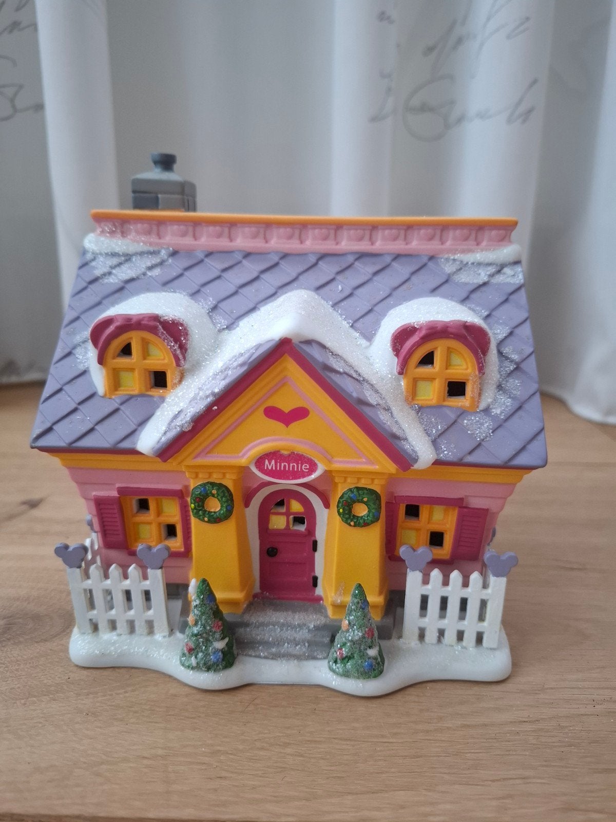 Disney Minnie's House Kersthuisje - Department 56, Verzamelen, Ophalen of Verzenden, Mickey Mouse, Zo goed als nieuw, Beeldje of Figuurtje