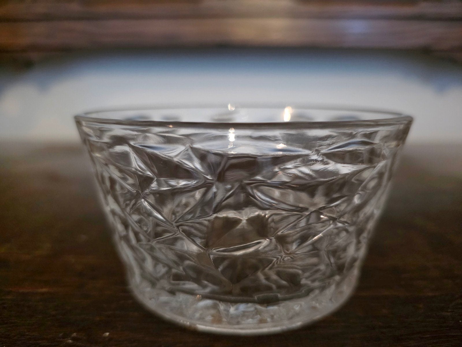 4 ruime in reliëf geslepen glazen schaaltjes, nieuw in doos, Schaal, Rond, Nieuw, Ophalen of Verzenden