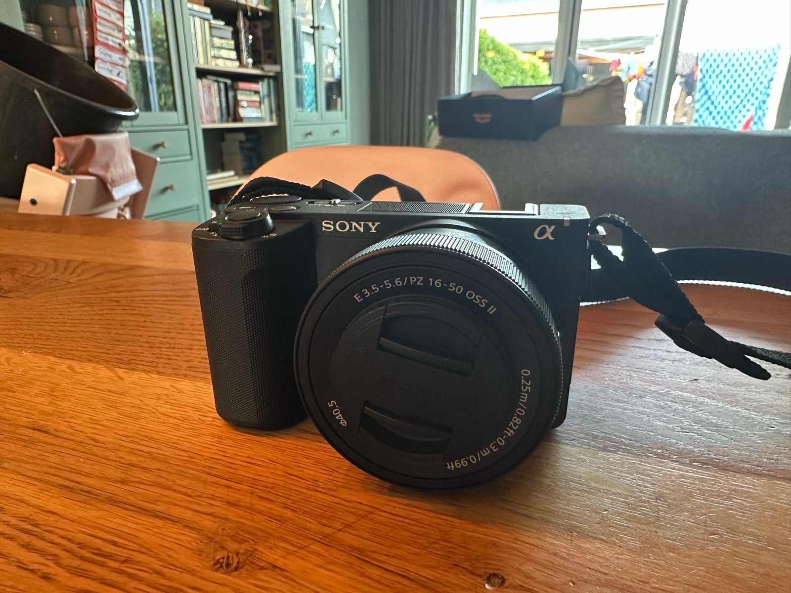 Sony ZV-E10 II + 16-50mm F/3.5-5.6 OSS II + 2x 128GB SD, Geheugenkaart, Ophalen of Verzenden, Zo goed als nieuw, Sony