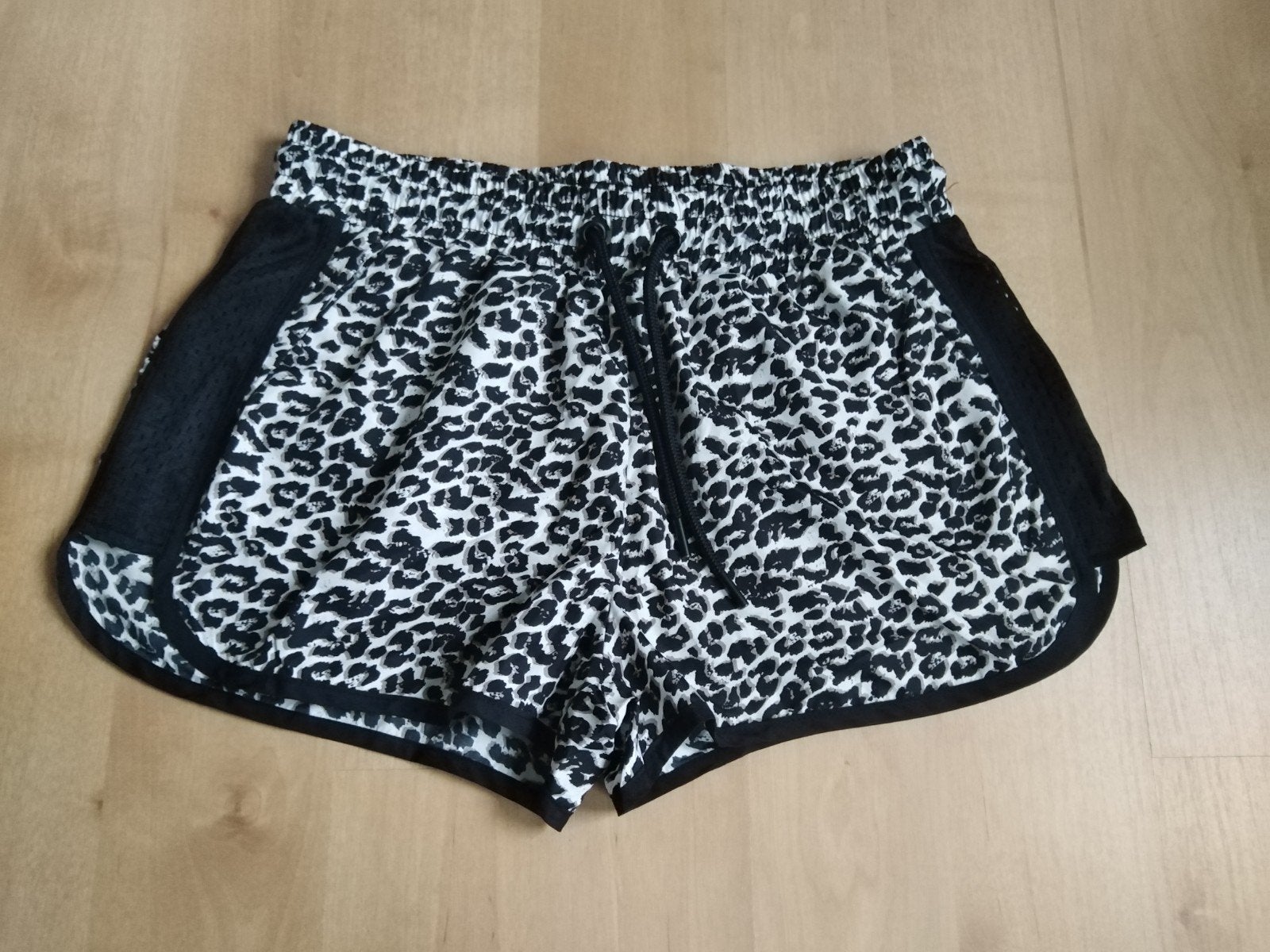 Korte broek panterprint, Kleding | Dames, Kort, Wit, Ophalen of Verzenden, Zo goed als nieuw