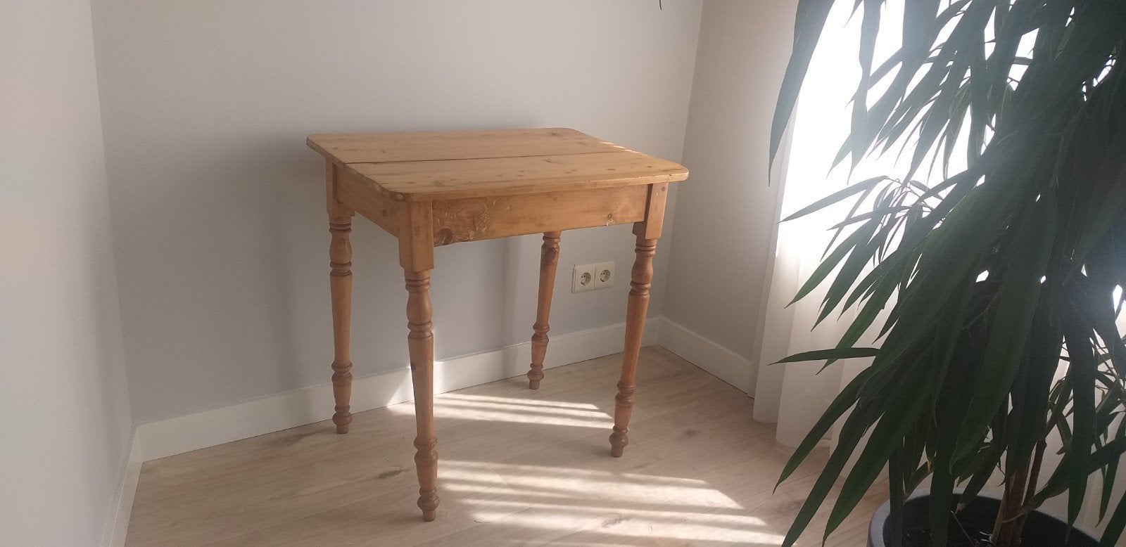 Antieke houten tafel - massief grenen, Ophalen