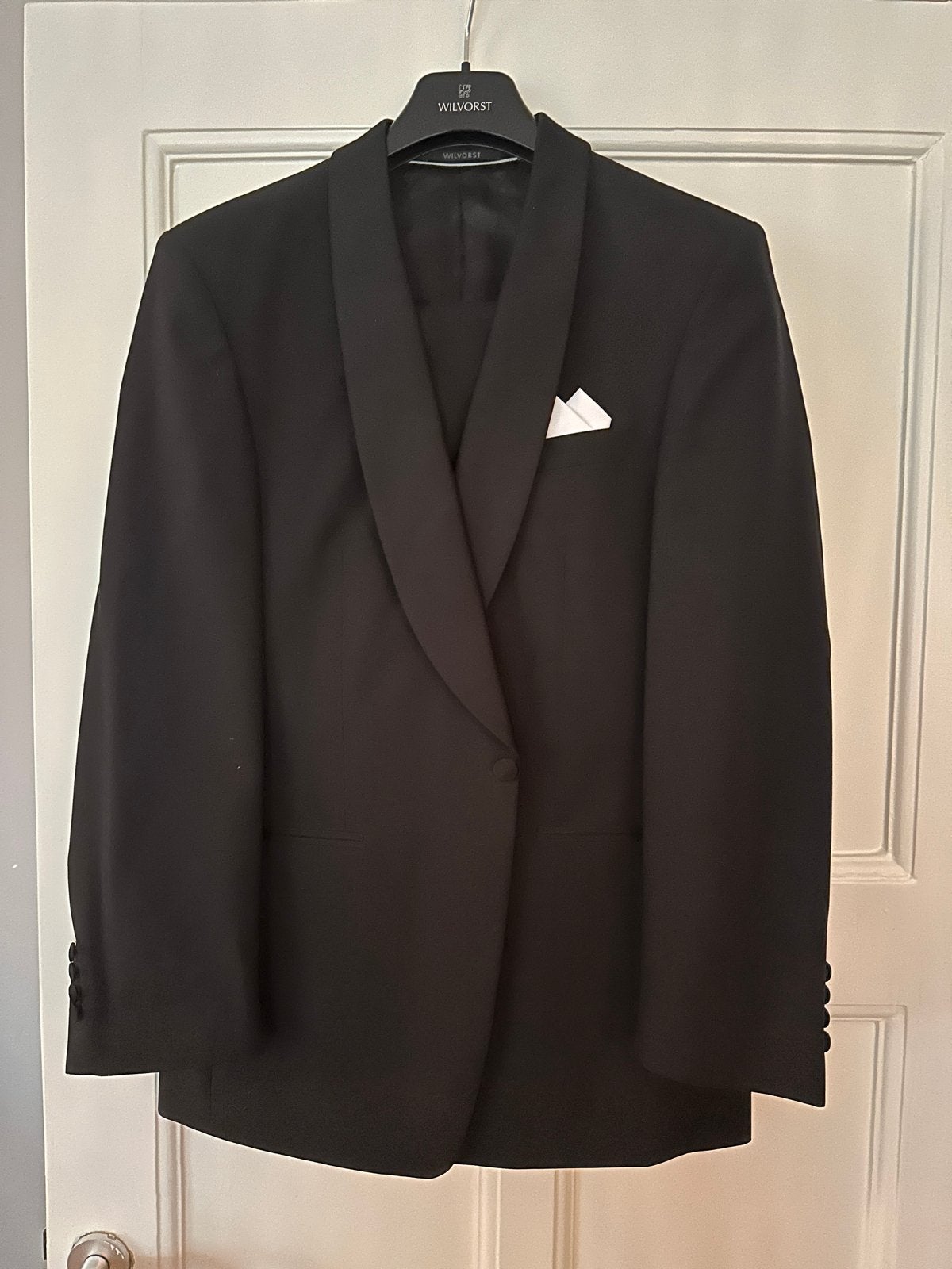 Wilvorst Smoking Maat 48 met Hemd Boordmaat 39, Kleding | Heren, Kostuums en Colberts, Ophalen, Zo goed als nieuw, Maat 48/50 (M)