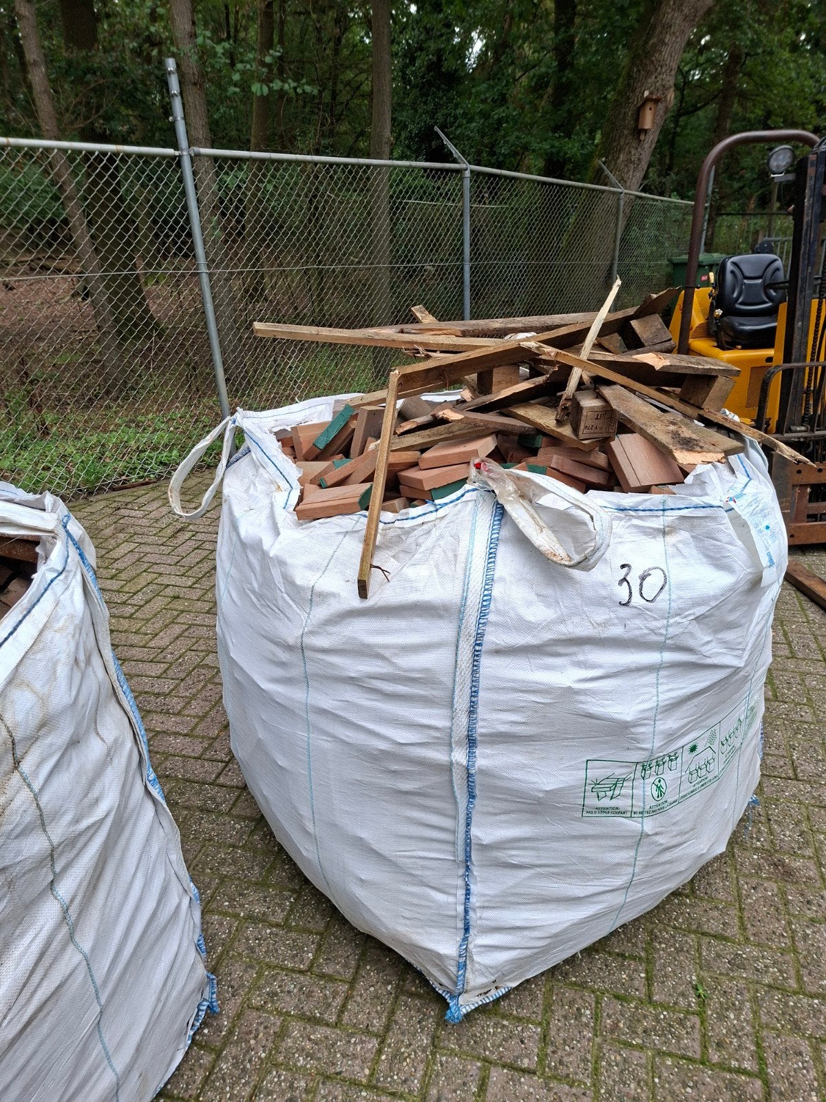 4 stuks bigbag gezaagde, moet weg! droge hardhouten balken, 6 m³ of meer, Ophalen, Overige houtsoorten