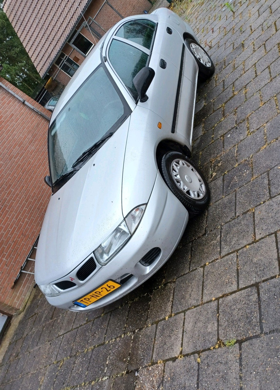 Mitsubishi Carisma 1.6 GL HB 1998 Grijs, Auto's, Mitsubishi, Voorwielaandrijving, 1275 kg, 4 cilinders, Leder en Stof