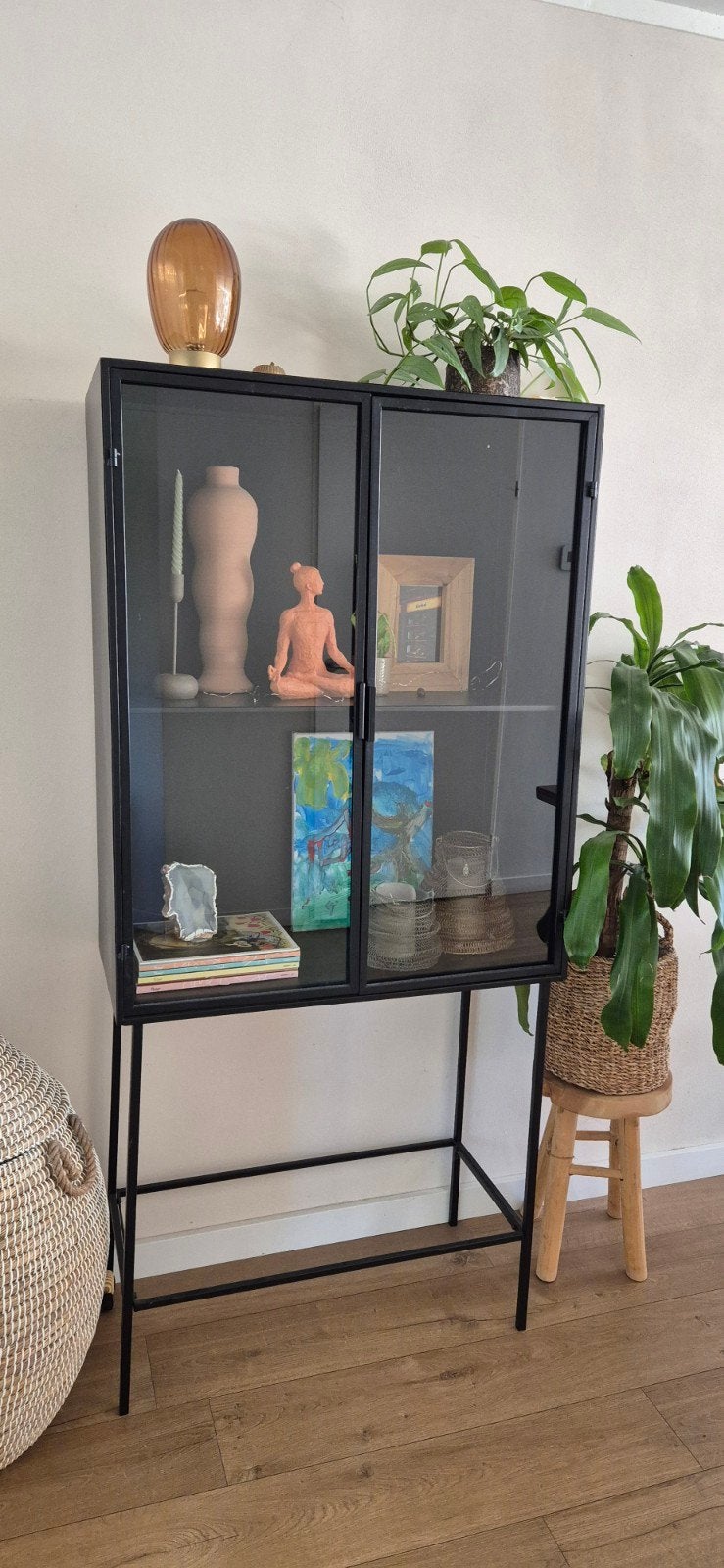 PTMD Simple Zwarte Kast - Metaal en Glas, Huis en Inrichting, Ophalen, Met deur(en), Modern, Strak, Nieuw
