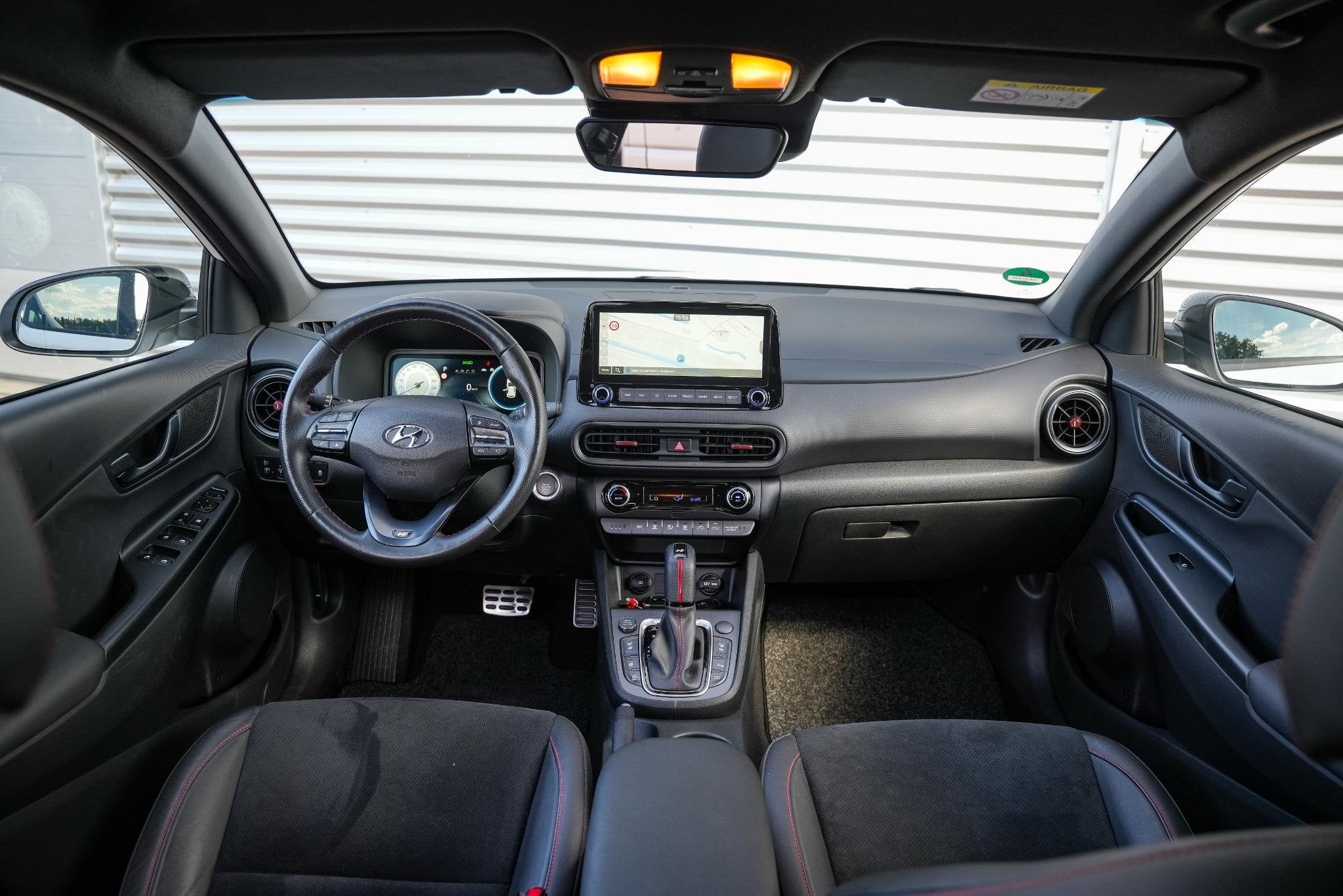 Hyundai Kona 1.6 T-GDI N-Line Camera Stoelvent. Stuurverw DA, Auto's, Stof, Gebruikt, Euro 6, Wit