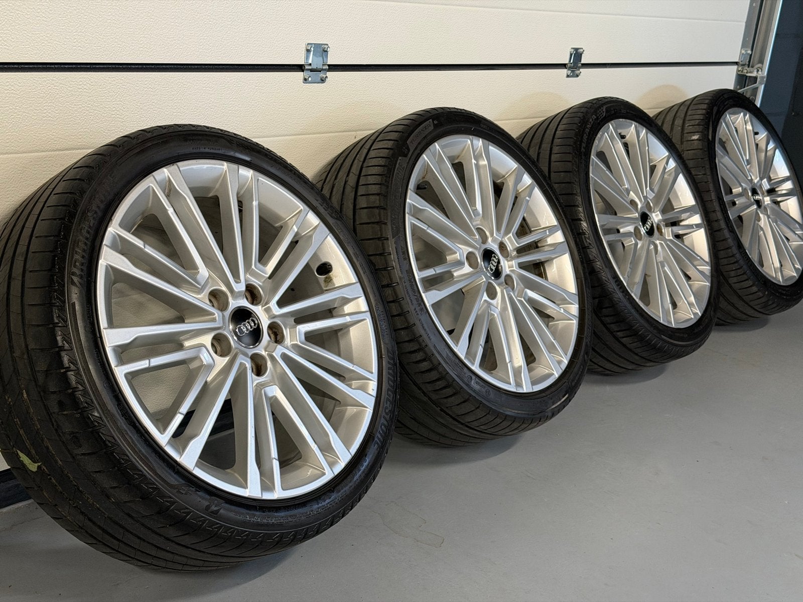 Originele Audi A3 18 inch velgen met Bridgestone zomerbanden, Auto-onderdelen, Banden en Velgen, Ophalen, 18 inch, Gebruikt, Banden en Velgen