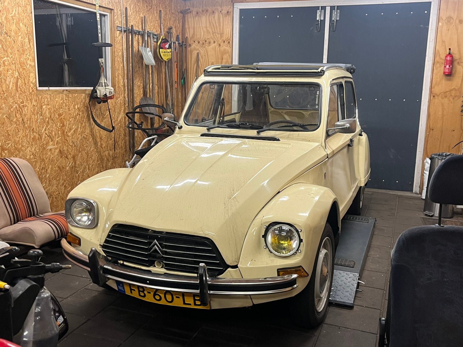 Gezocht Citroen Dyane carrosserie koets (2cv mehary ami), Auto-onderdelen, Ophalen, Voor, Spatbord