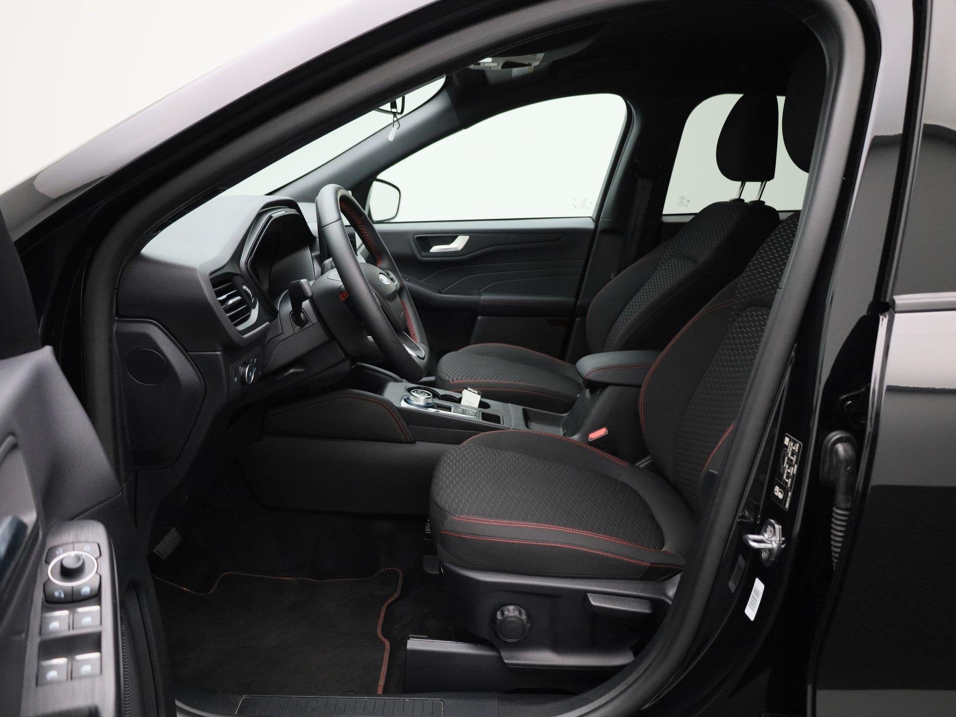 Foto 10 van Ford Kuga 2.5 PHEV ST-Line | Head up display | Camera achter