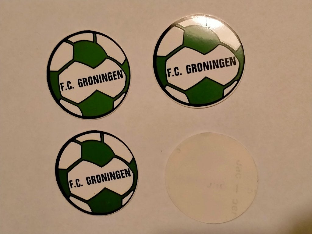 FC F.C. Groningen vintage voetbal club logo sticker bal, Ophalen of Verzenden, Zo goed als nieuw, Overige typen
