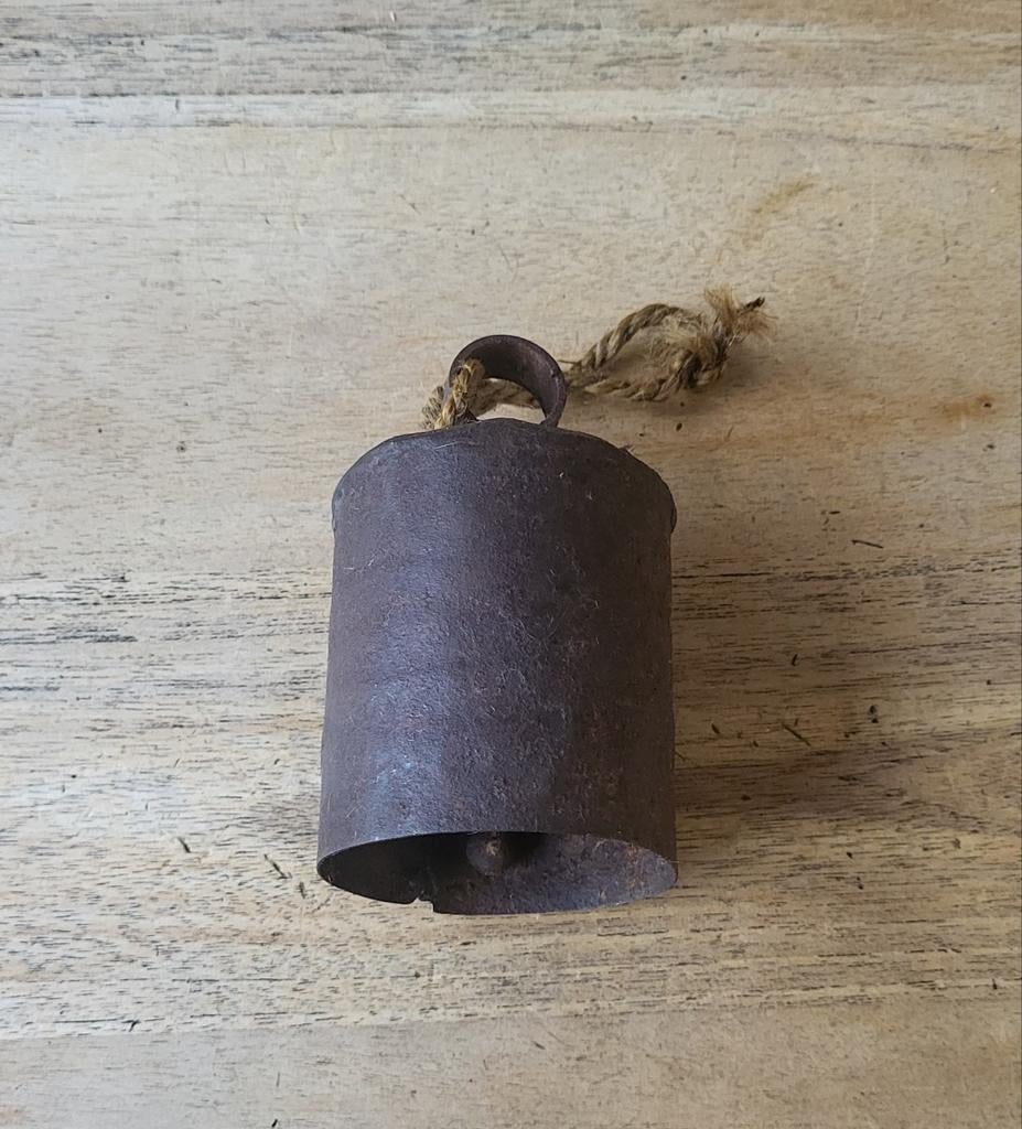 Oude ijzeren koeienbel, Antiek en Kunst, Ophalen of Verzenden