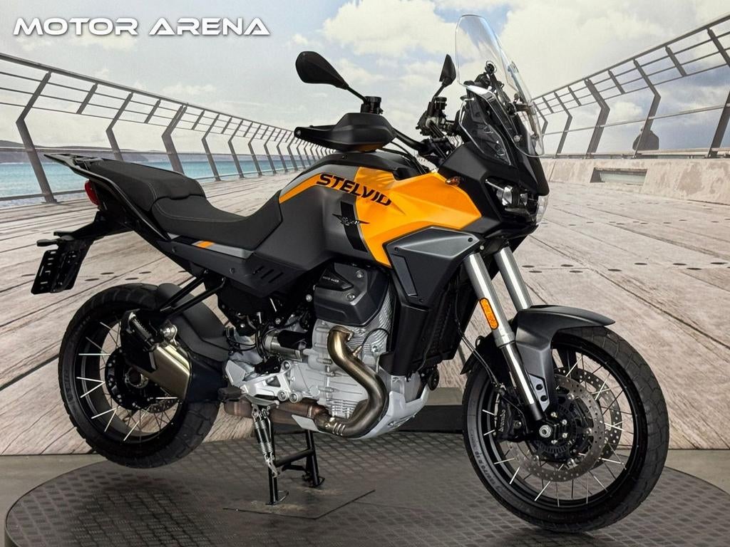 MOTO GUZZI STELVIO (bj 2024) 1042cc QUICKSHIFTER MIDDENBOK, Motoren, Motoren | Moto Guzzi, 2 cilinders, Bedrijf, Onbekend, Meer dan 35 kW