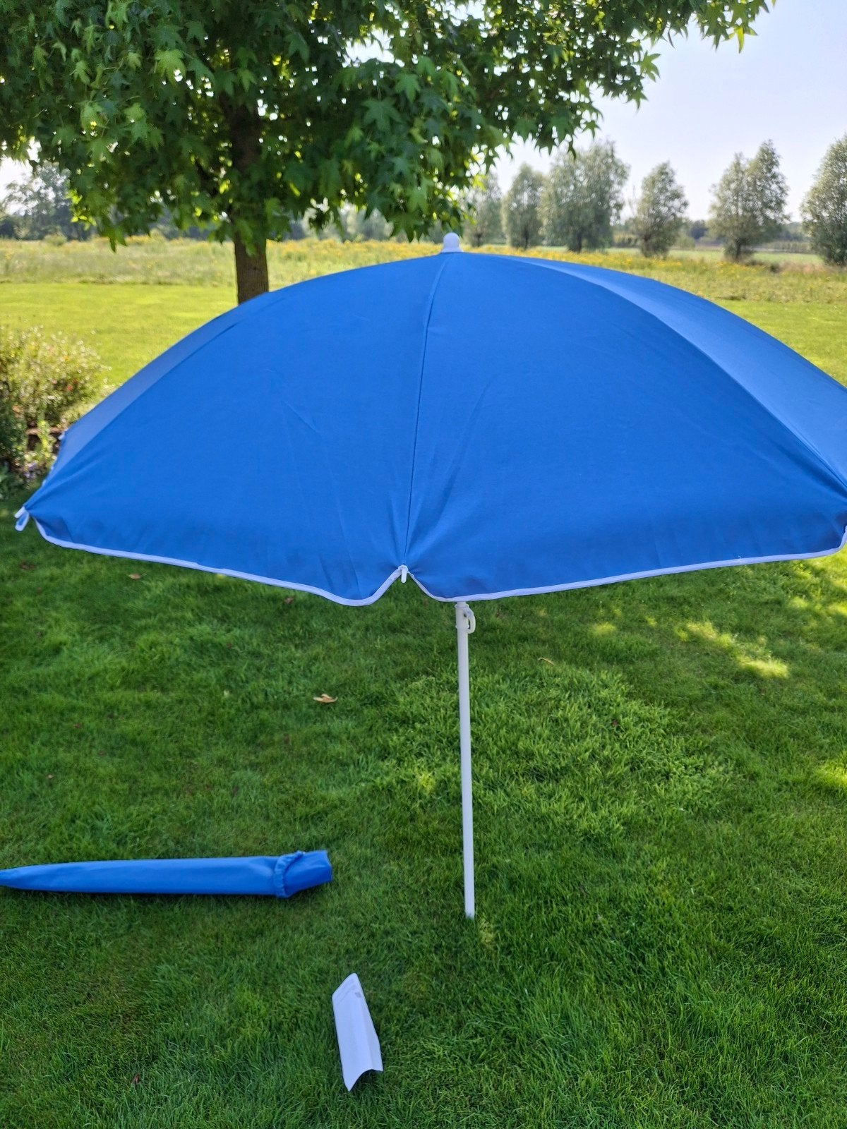 Blauwe strandparasol met draagtas ( nieuw ), Ophalen, Nieuw, 1 tot 2 meter