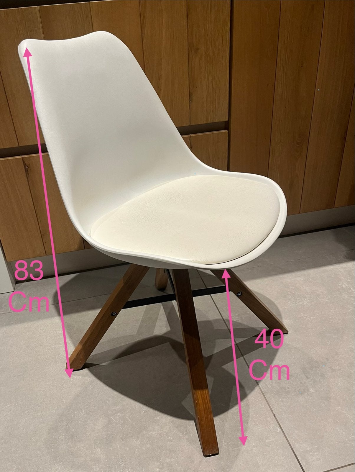 2 Witte stoelen met houten poten en zitkussen, Ophalen, Gebruikt, Wit, Eén