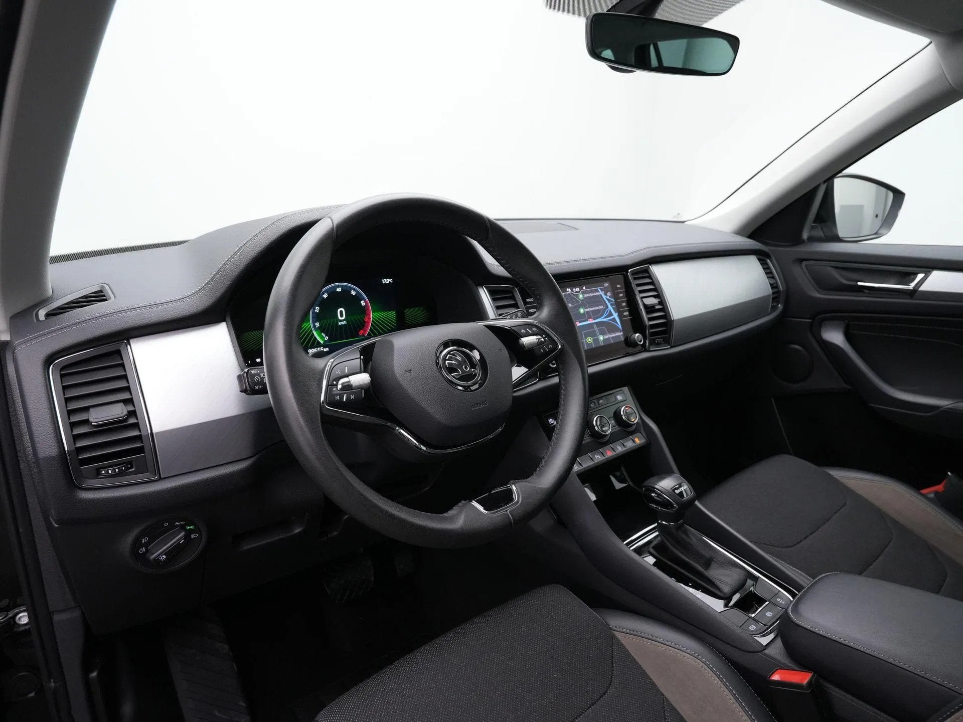 Skoda Kodiaq 1.5 TSI 150 pk DSG Business Edition (bj 2023), 150 pk, Zwart, Bedrijf, Automatische klimaatregeling