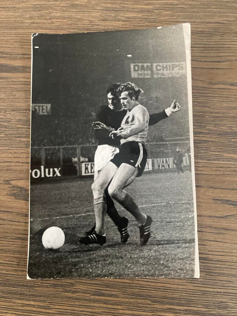 PERSFOTO PIET KEIZER NEDERLAND-SCHOTLAND 1971, Verzamelen, Sportartikelen en Voetbal, Ophalen of Verzenden, Zo goed als nieuw