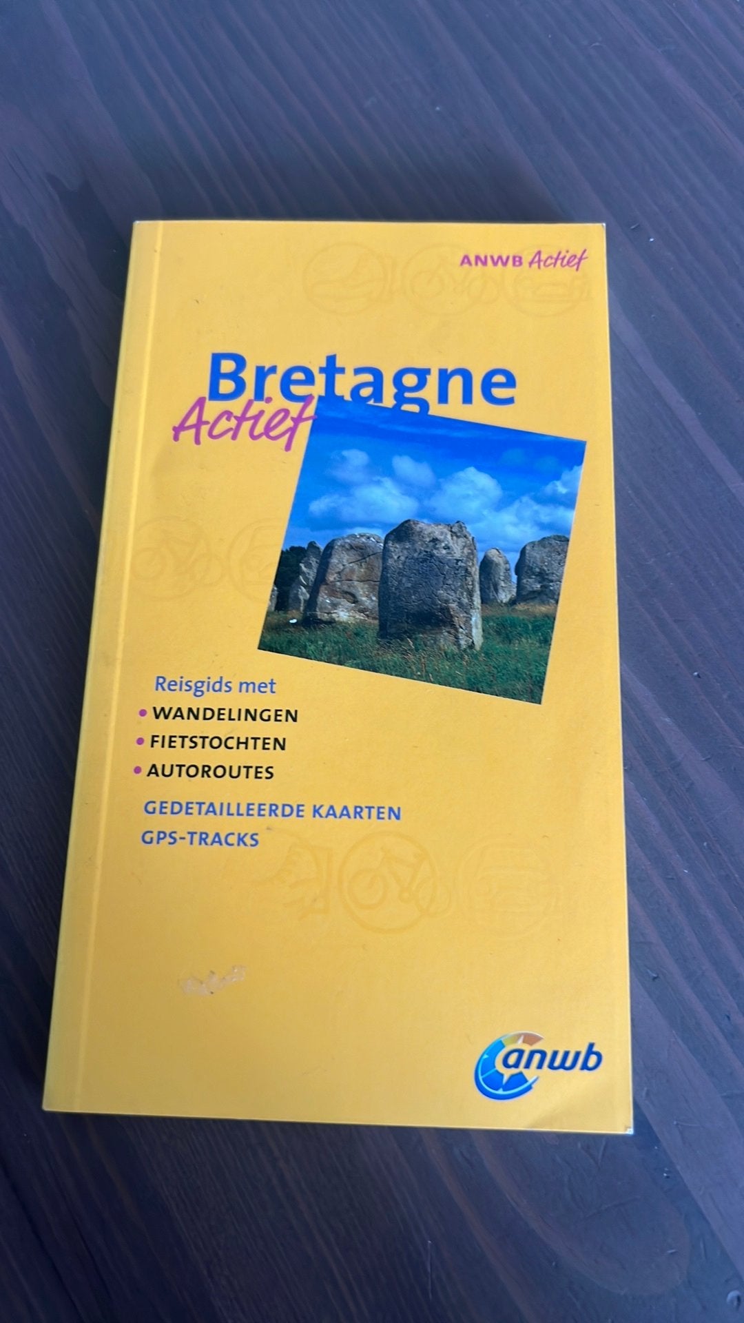 Bretagne, Fiets- of Wandelgids, Europa, Ophalen of Verzenden, Zo goed als nieuw