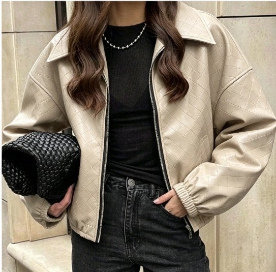 vegan leren bomber jack jas beige one size nieuw 36 - 42, Maat 38/40 (M), Beige, Nieuw, Ophalen of Verzenden
