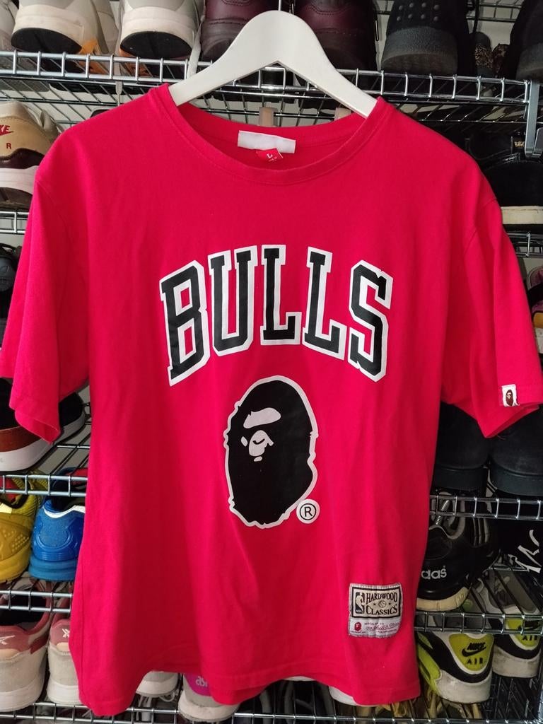 BAPE x Mitchell & Ness Bulls T-shirt Maat M, Ophalen of Verzenden, Rood