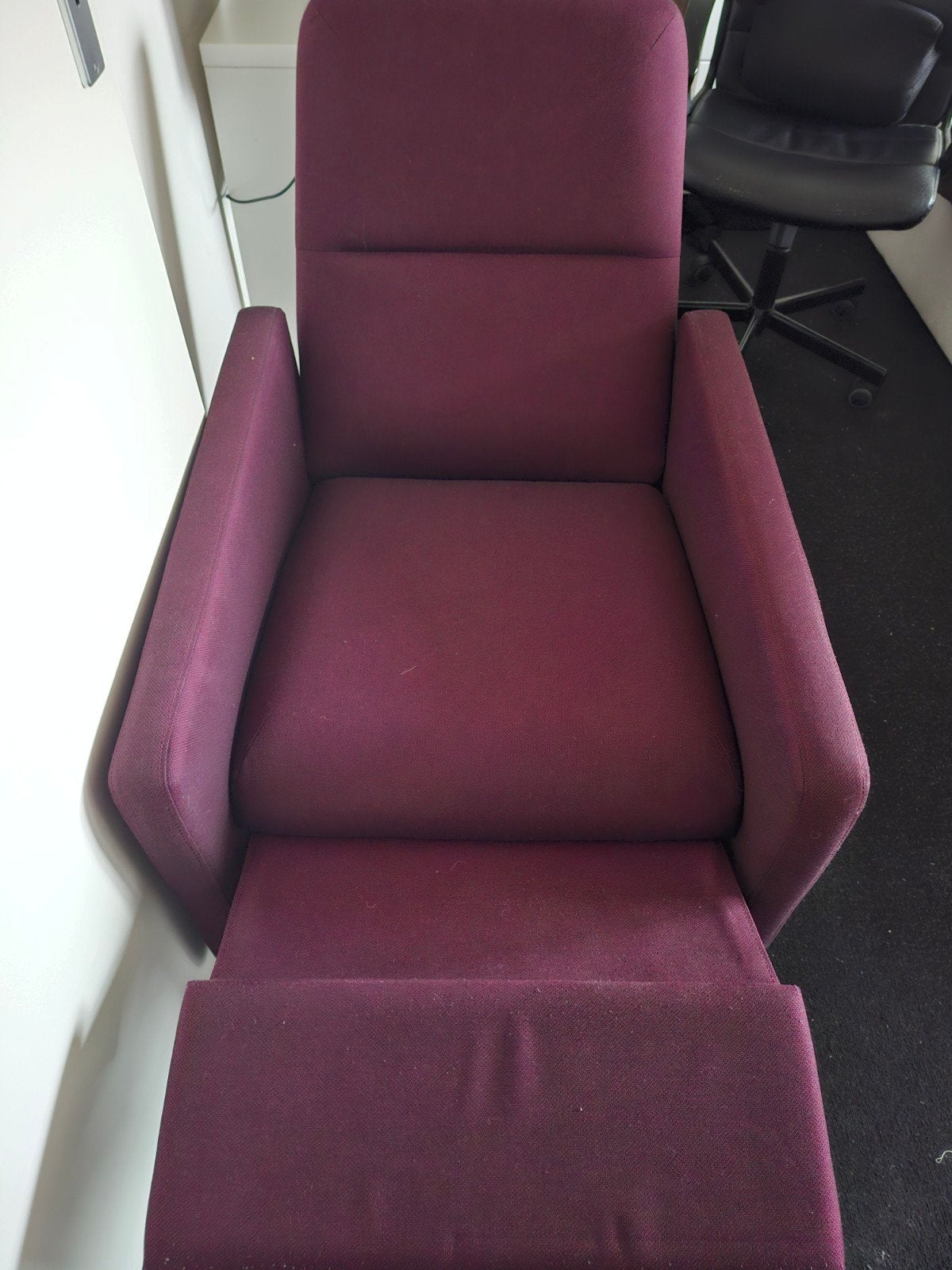 Comfortabele fauteuil - paars/rood - poot te herstellen, Ophalen, Gebruikt, Overige kleuren, Eén