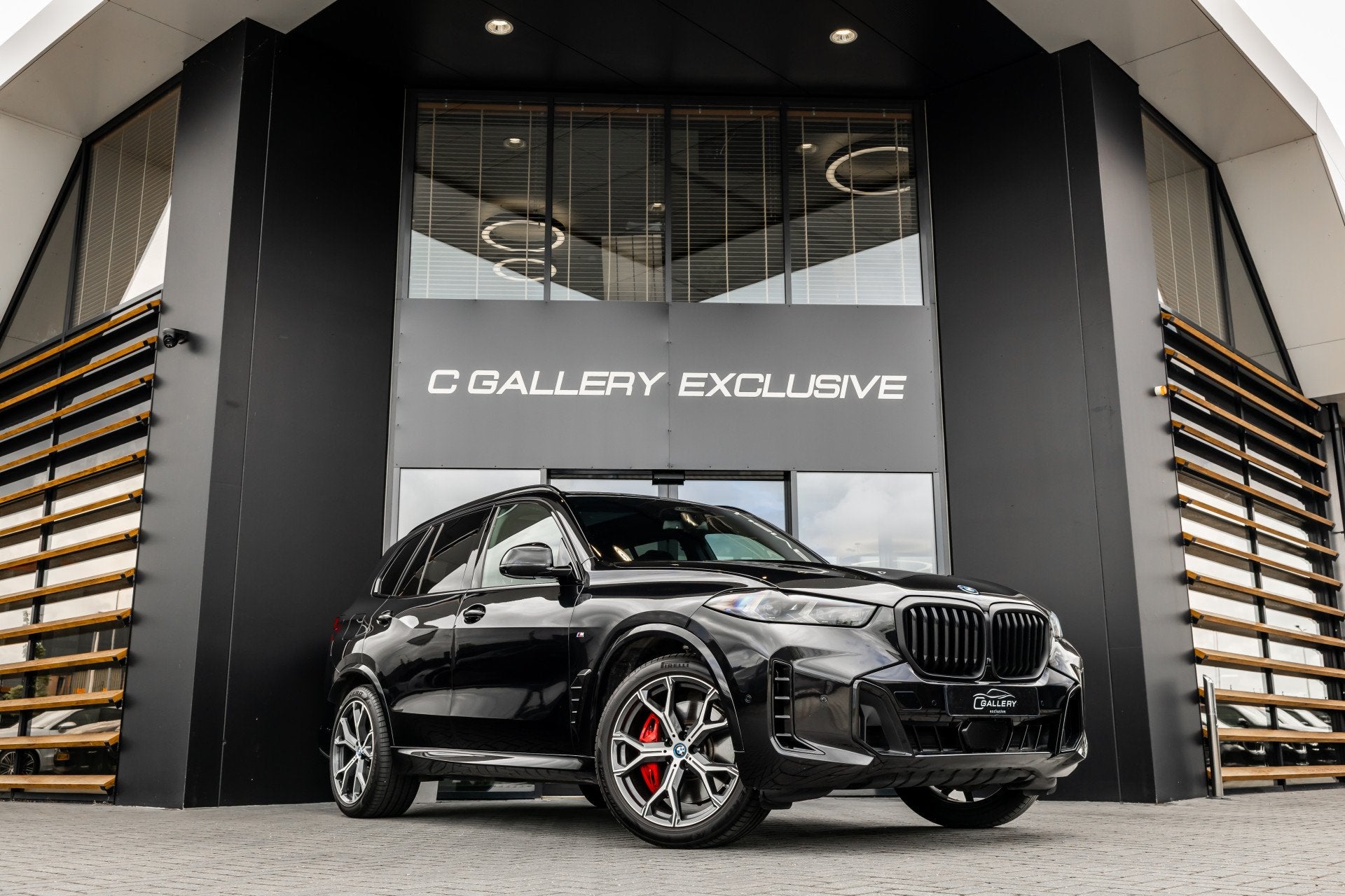 BMW X5 xDrive50e - M Sport Pro | Skylounge | B&W | Kuipstoel, Automaat, Gebruikt, 2395 kg, Zwart