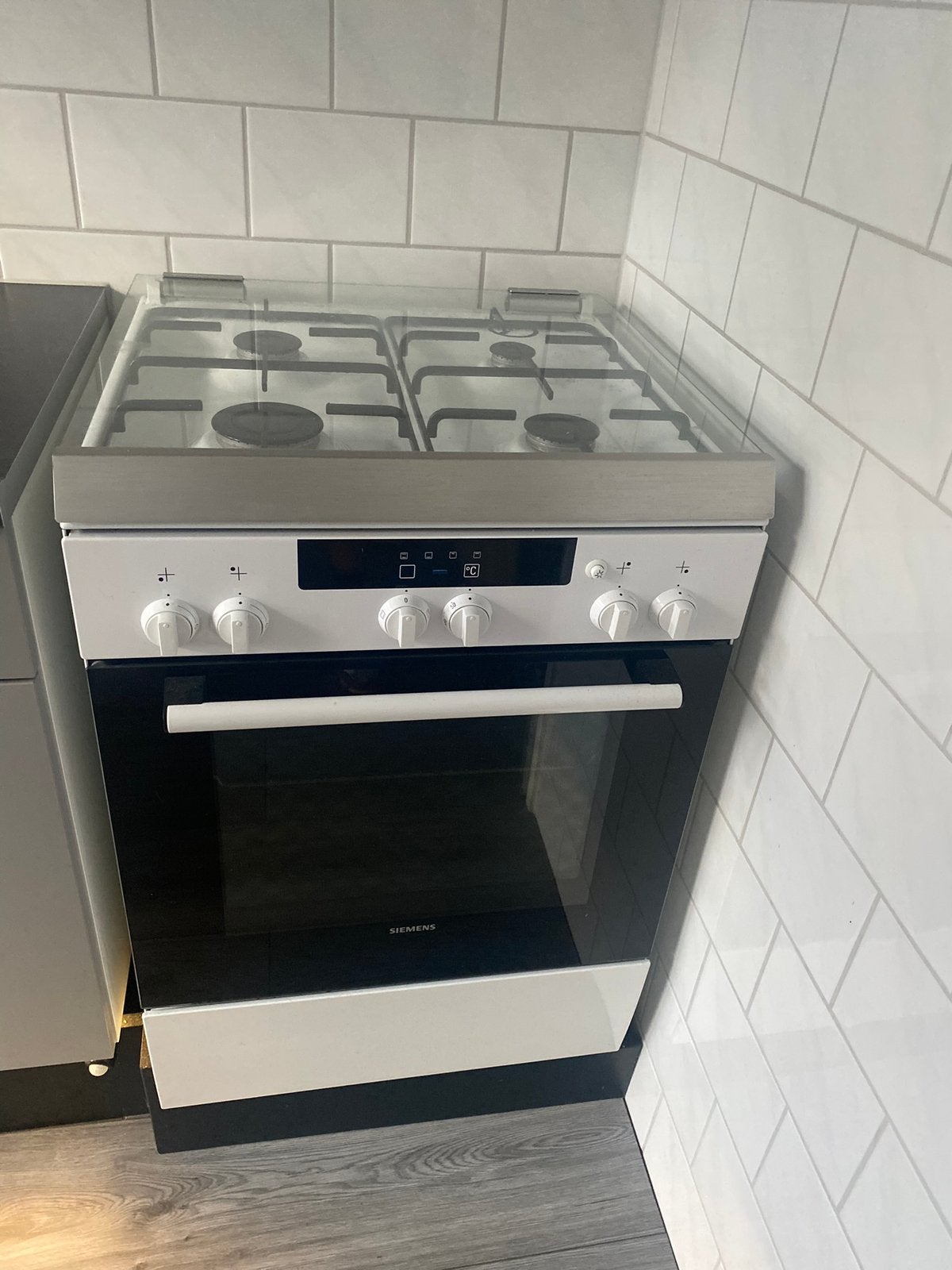 Siemens gasfornuis met oven, Witgoed en Apparatuur, Fornuizen, Ophalen, Gebruikt, 4 kookzones, Gas