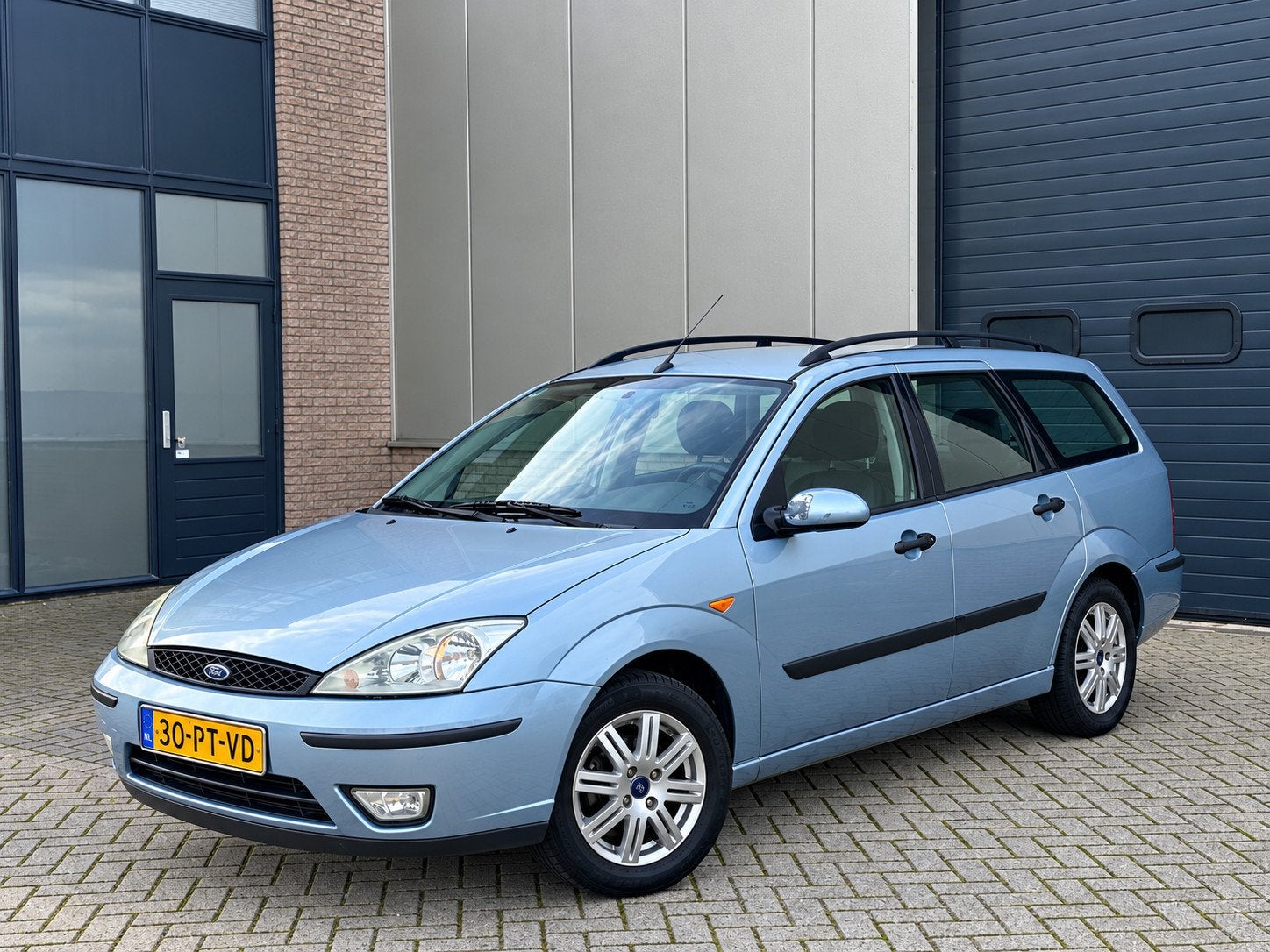 Ford Focus Wagon 1.6-16V Ambiente Airco/Climate/Trekhaak, 1596 cc, Gebruikt, 4 cilinders, 49 €/maand