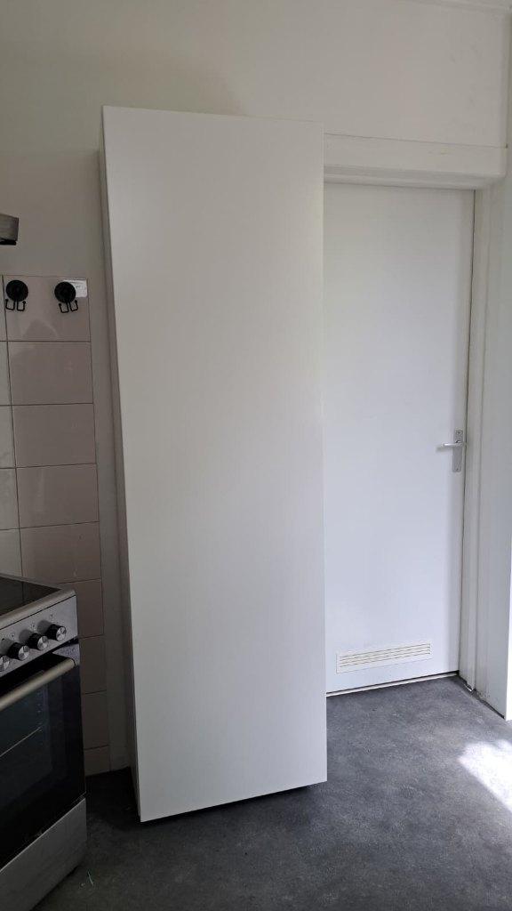 Voorraadkast / hoge keukenkast wit Metod Ikea met deur, Huis en Inrichting, Ophalen, 200 cm of meer, Wit, 50 tot 100 cm