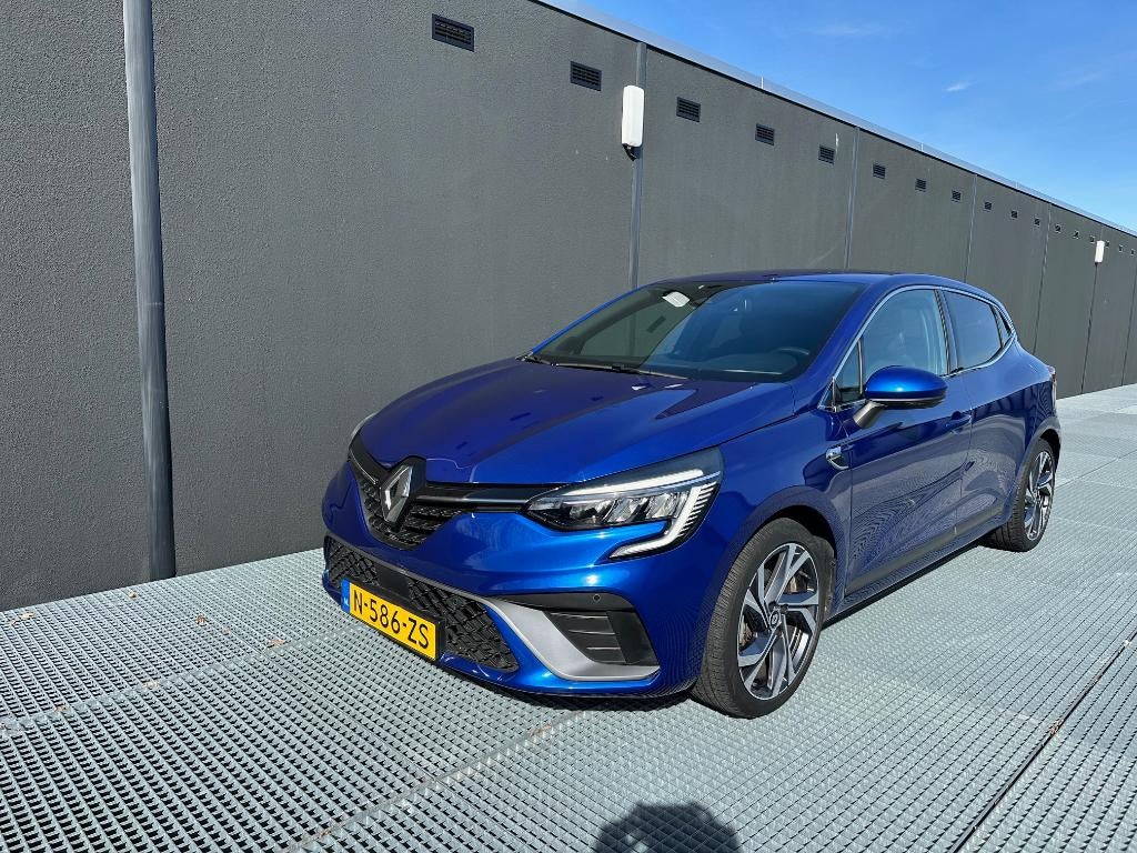 Renault Clio - 1.6 hybride R.S. Line 140pk, 31.368km/1e eig., Bluetooth, Zwart, 4 cilinders, 23 km/l