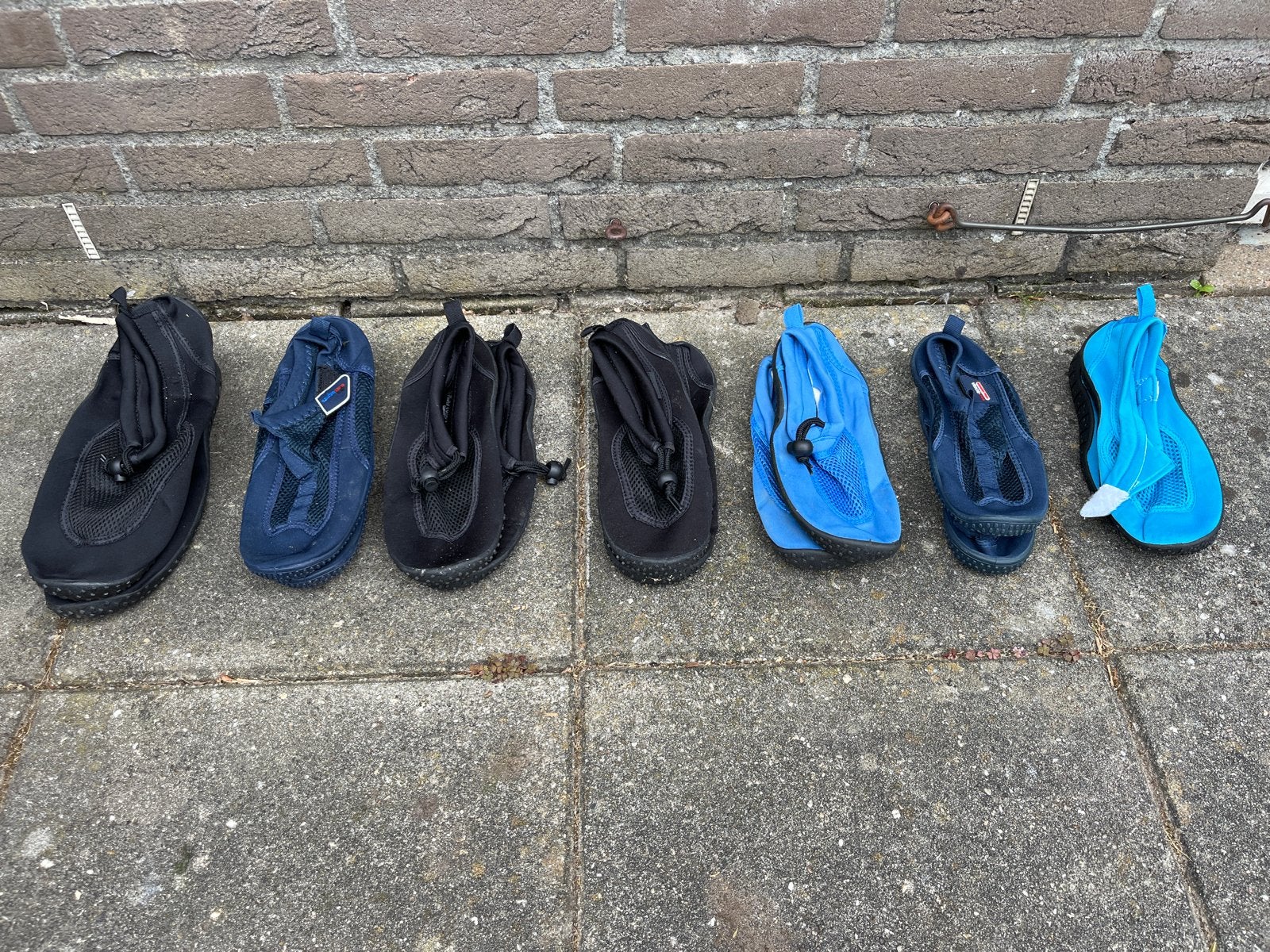 Diverse waterschoenen - zwart en blauw, Watersport en Boten, Watersportkleding, Ophalen of Verzenden, Gebruikt, Dame of Heer, Zeil- of Surfschoenen