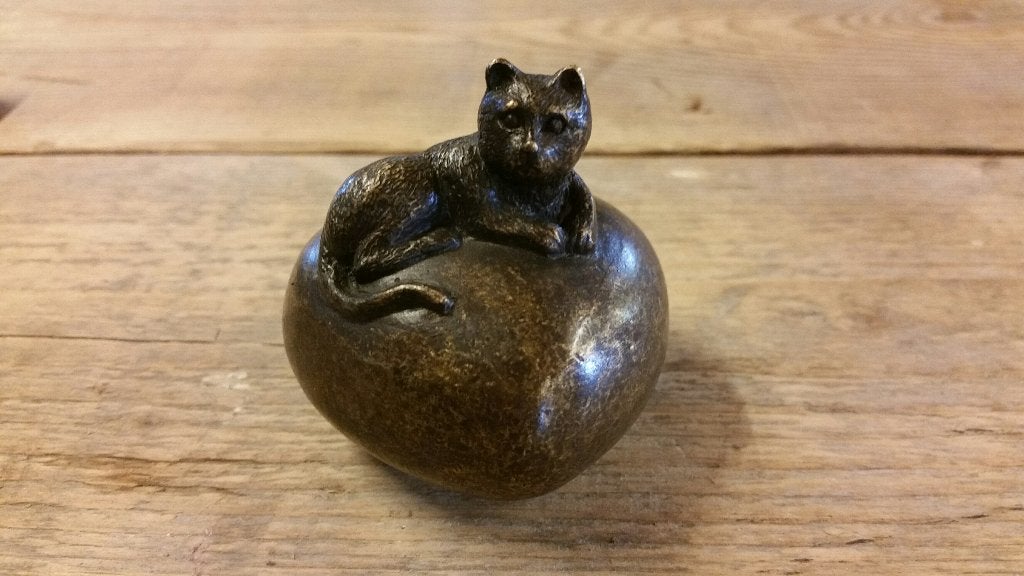 URN met POES / brons / as urn / dierenurn, Huis en tuin decoratie Marie, Nieuw, Info@huisentuindecoratiemarie.nl, Peize