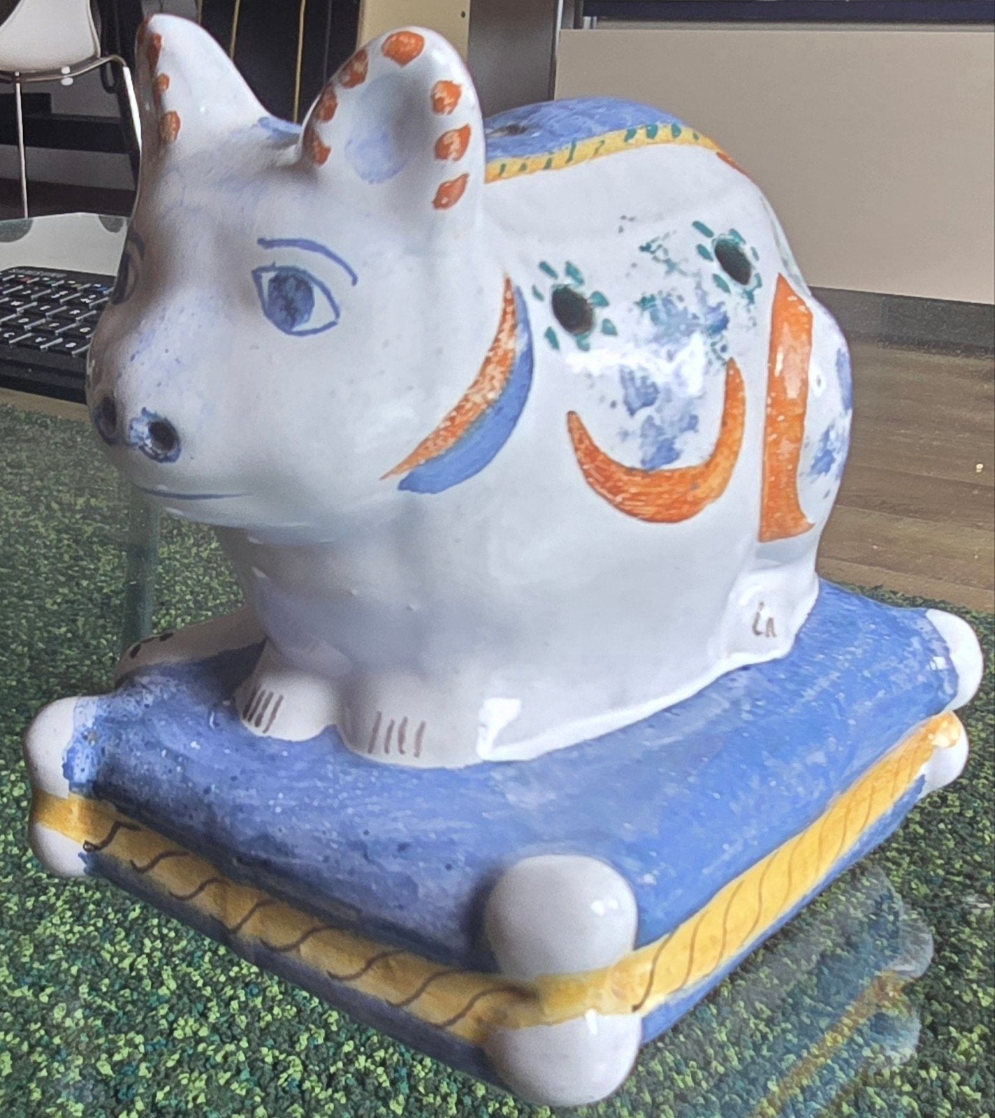 Portugese vaasje in de vorm van een kat op kussen, Ophalen