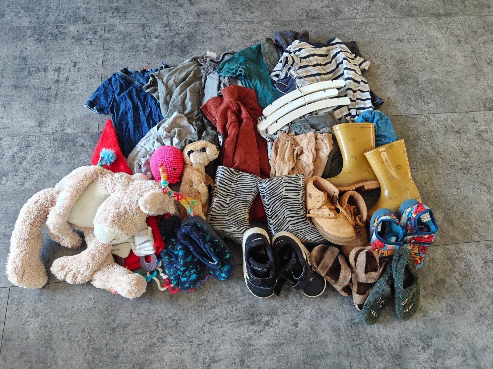 Kinderkleding en schoenen maat 98-104 en 22-25, Ophalen, Gebruikt, Jongen of Meisje, Setje