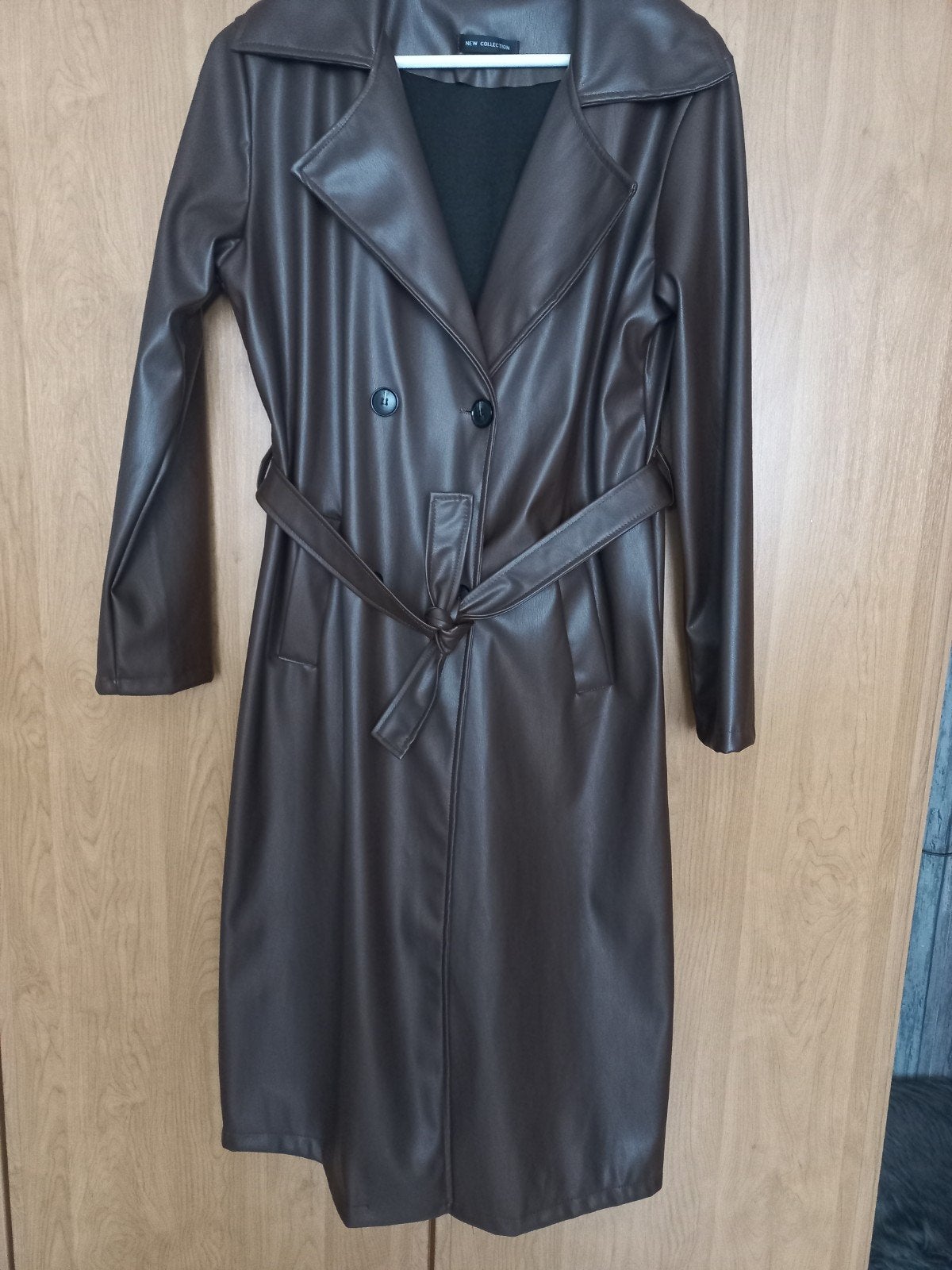 Nieuwe lange jas  Maat tot 110cm borst., Kleding | Dames, Jassen | Zomer, Ophalen of Verzenden, Nieuw, Maat 38/40 (M), Bruin