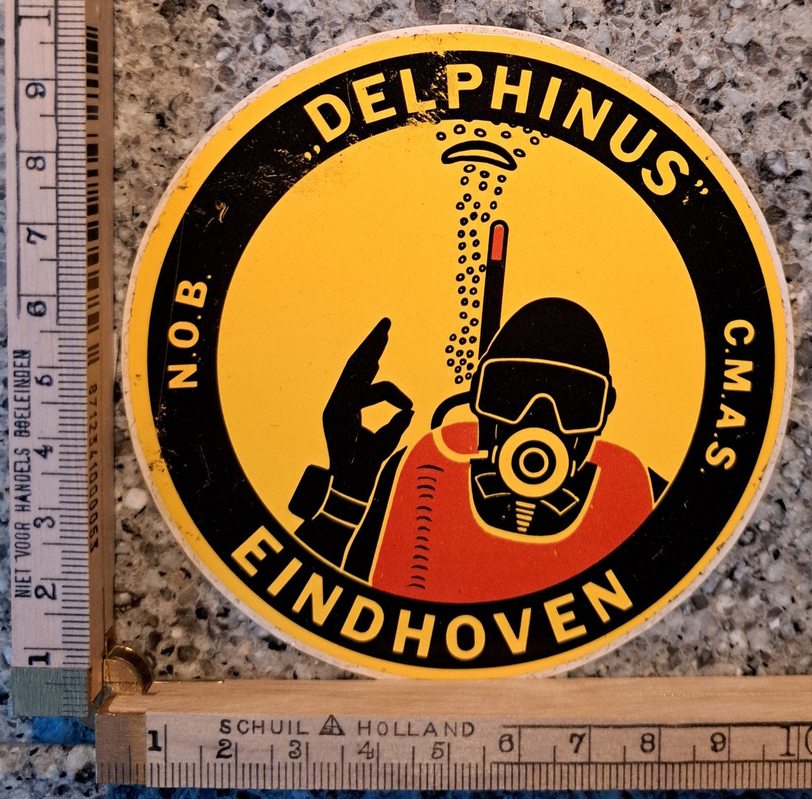 Vintage sticker strip duiker Duikclub Delphinus Eindhoven rd, Ophalen of Verzenden, Zo goed als nieuw